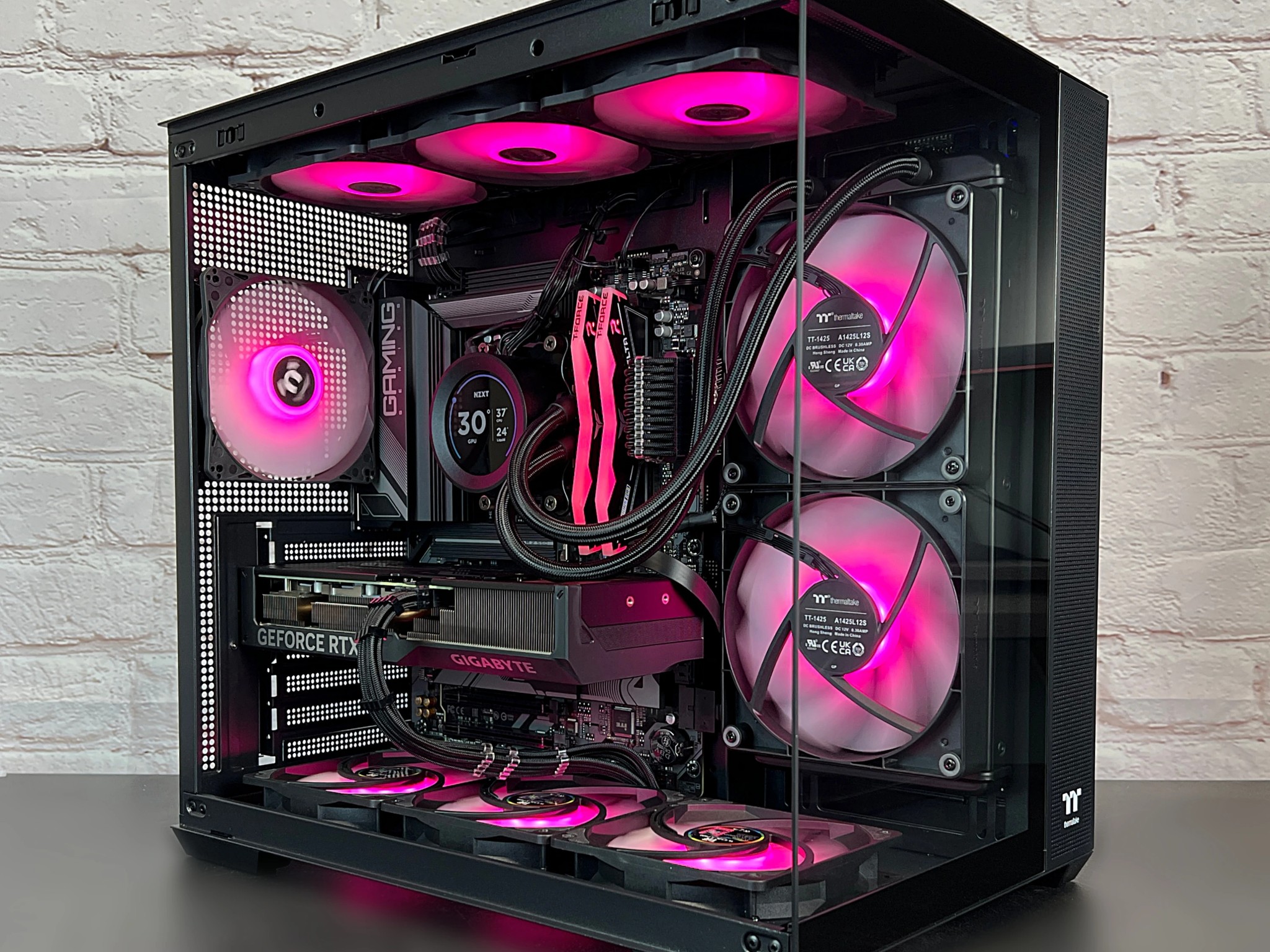 RTX 4070 Ryzen 7 7700X 32GB DDR5 2TB M.2 Win 11Pro Gaming PC