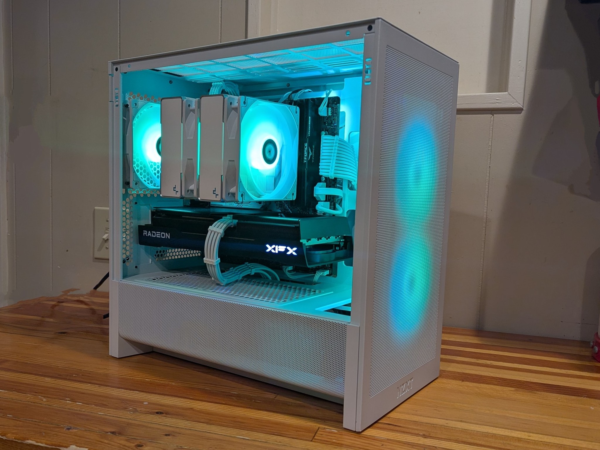 ⚫⚪ Ryzen 5 9600X | RX 9060 XT 16GB | 32GB DDR5 | Black & White ⚪⚫