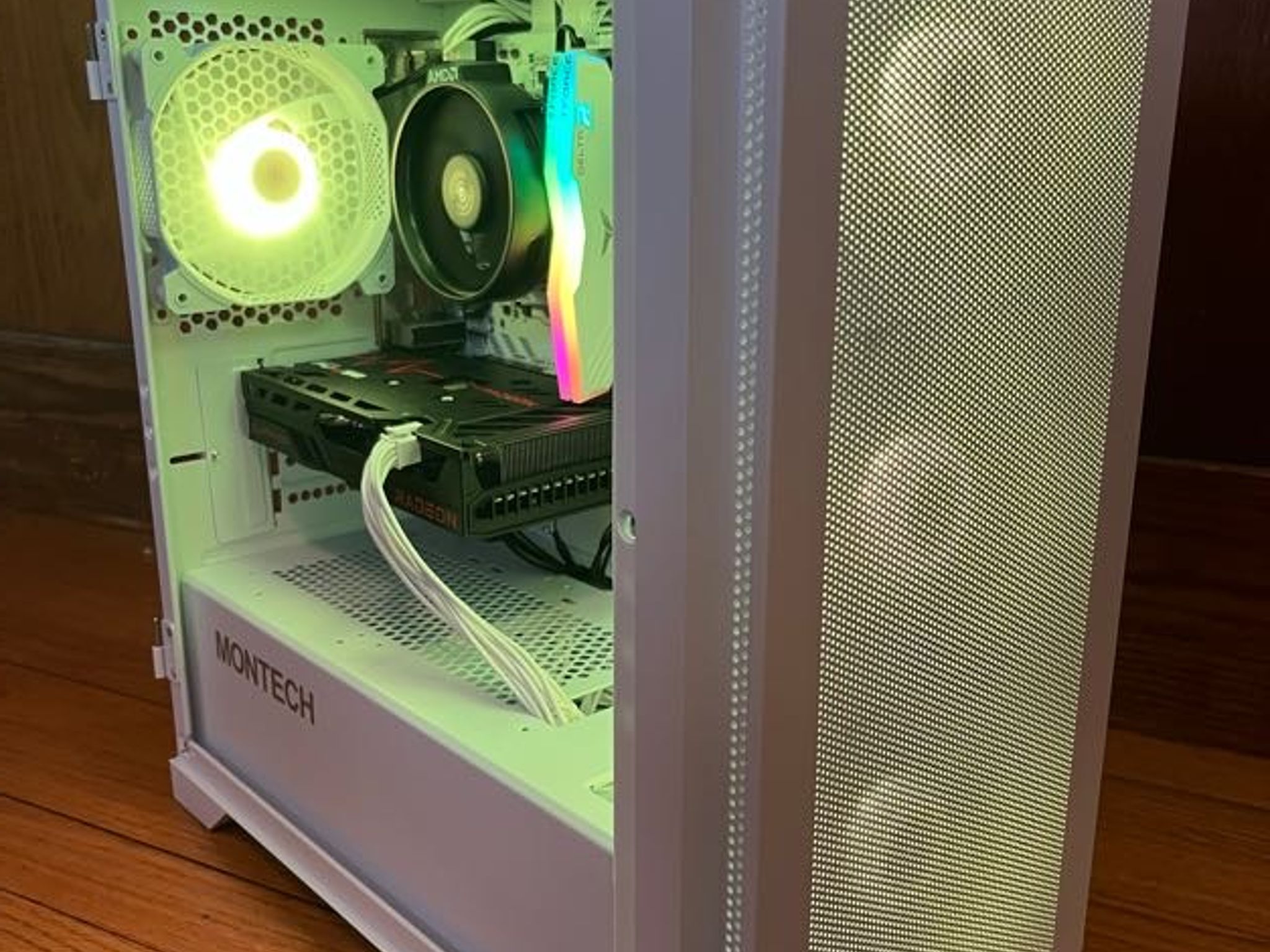 Ultra Budget White Gaming PC | Ryzen 5 5500 | RX 6500 xt