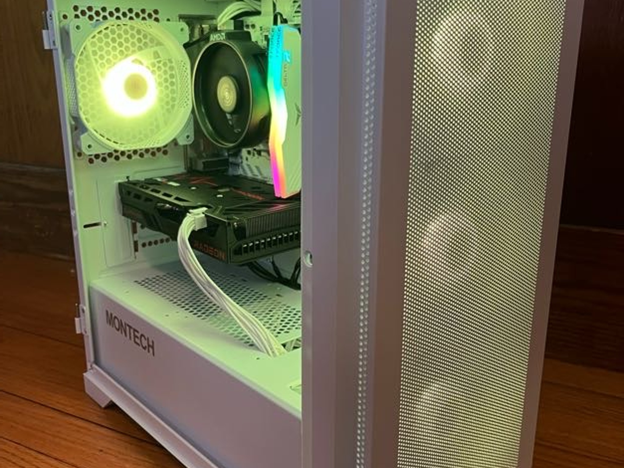 Ultra Budget White Gaming PC | Ryzen 5 5500 | RX 6500 xt