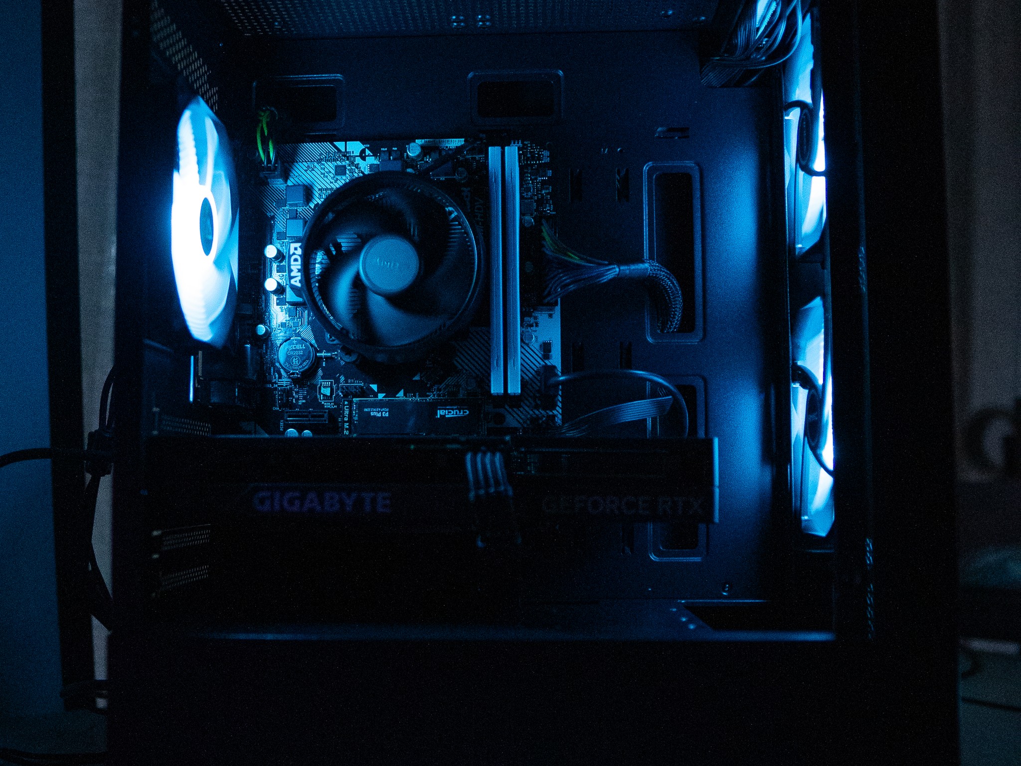 ⛈️❄️ | GIGABYTE RTX 4060 Ti | RYZEN 7 5700X | 32GB DDR4 RAM | 2TB NVME SSD | Arctic Snow 2.0