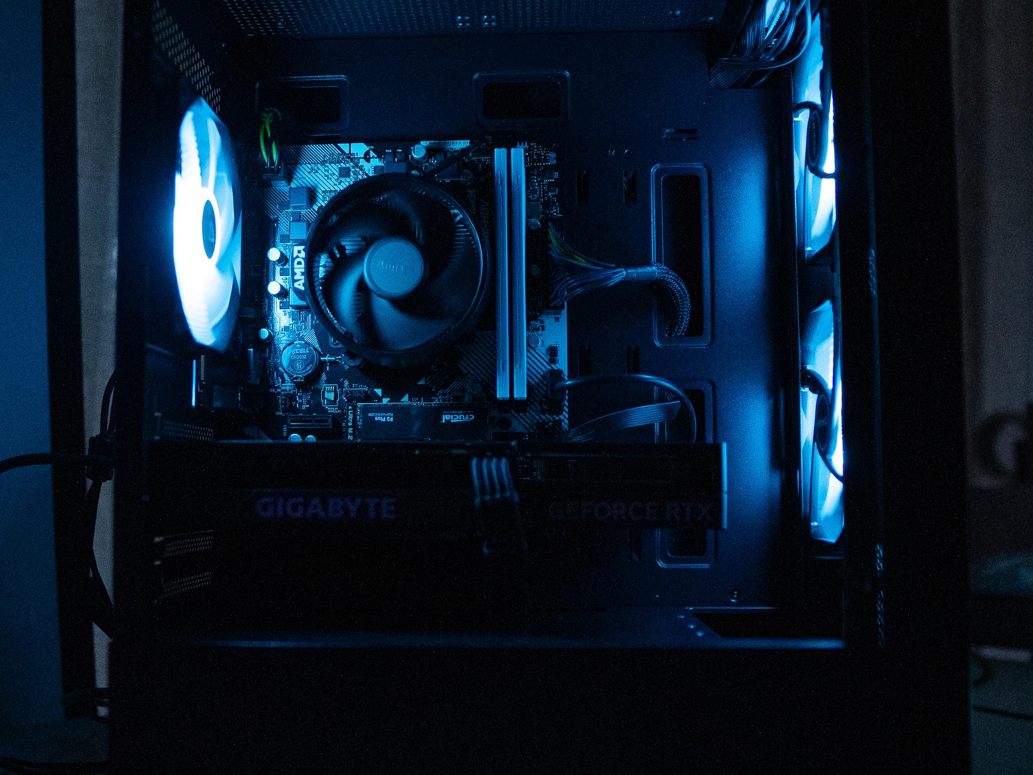 ⛈️❄️ | GIGABYTE RTX 4060 Ti | RYZEN 7 5700X | 32GB DDR4 RAM | 2TB NVME SSD | Arctic Snow 2.0