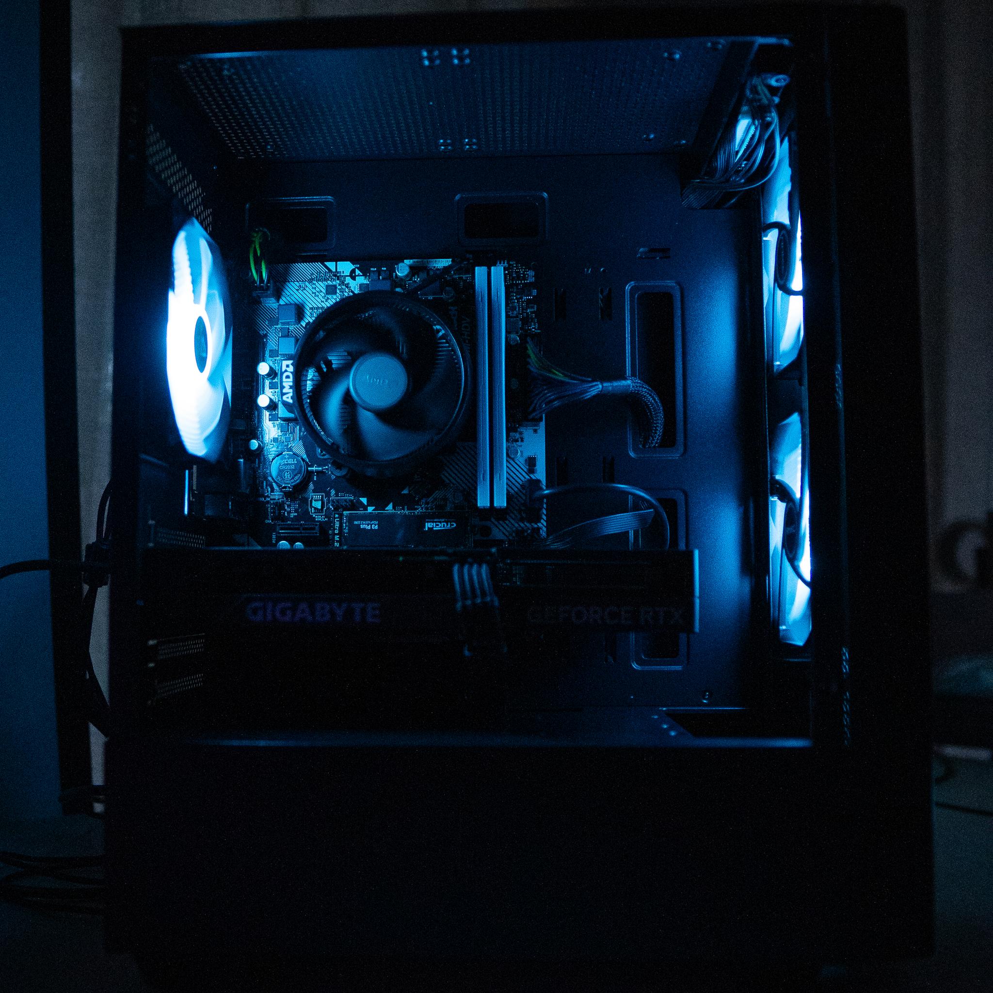 ⛈️❄️ | GIGABYTE RTX 4060 Ti | RYZEN 7 5700X | 32GB DDR4 RAM | 2TB NVME SSD | Arctic Snow 2.0
