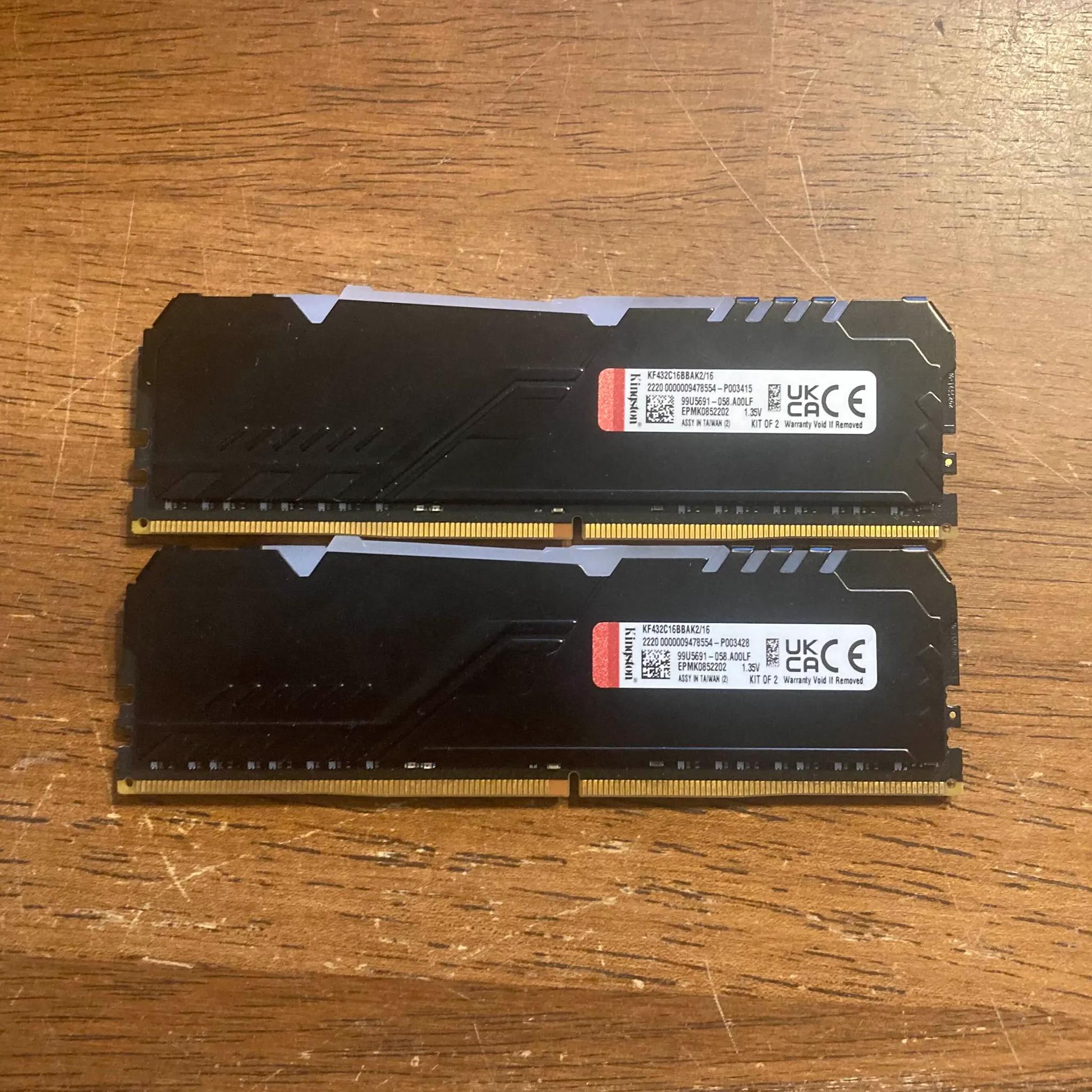 2x8GB HyperX FURY Renegade RGB DDR4 3200MHz CL16 (READ)