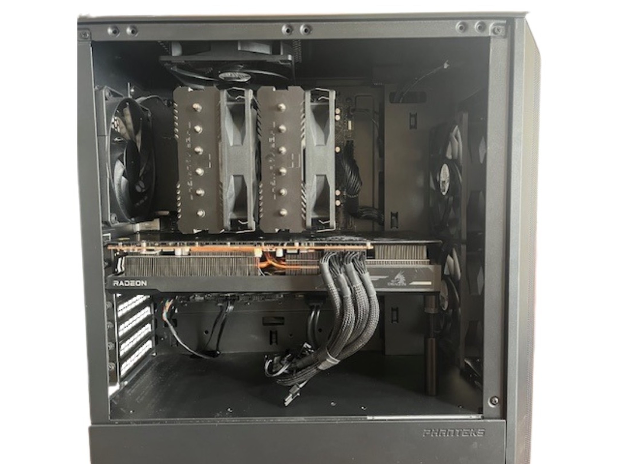 Custom Gaming PC Build With Radeon RX 6800XT, Ryzen 5 7600, 32GB DDR5, and 1TB SSD.