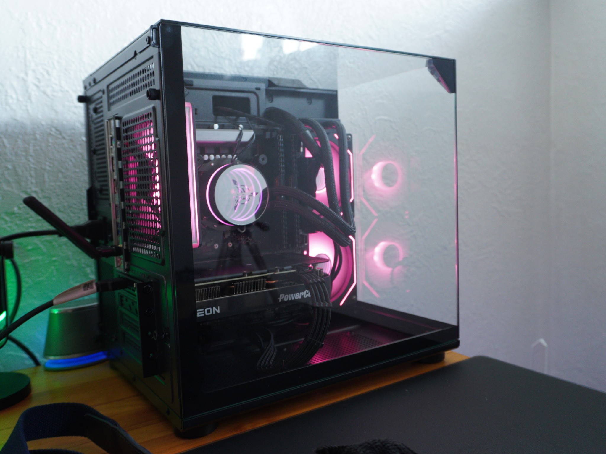 RX 9060XT 16 BLACKOUT GAMING PC