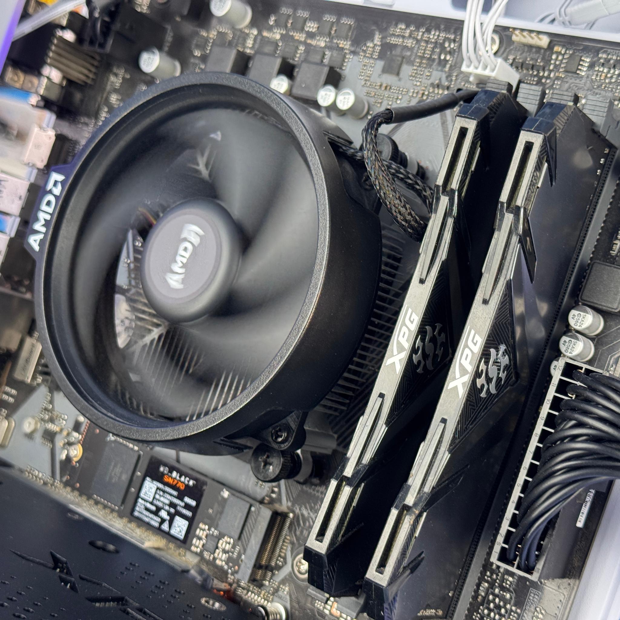 💮 PHANTOM - Gaming PC RX 6650XT Ryzen 5 💮