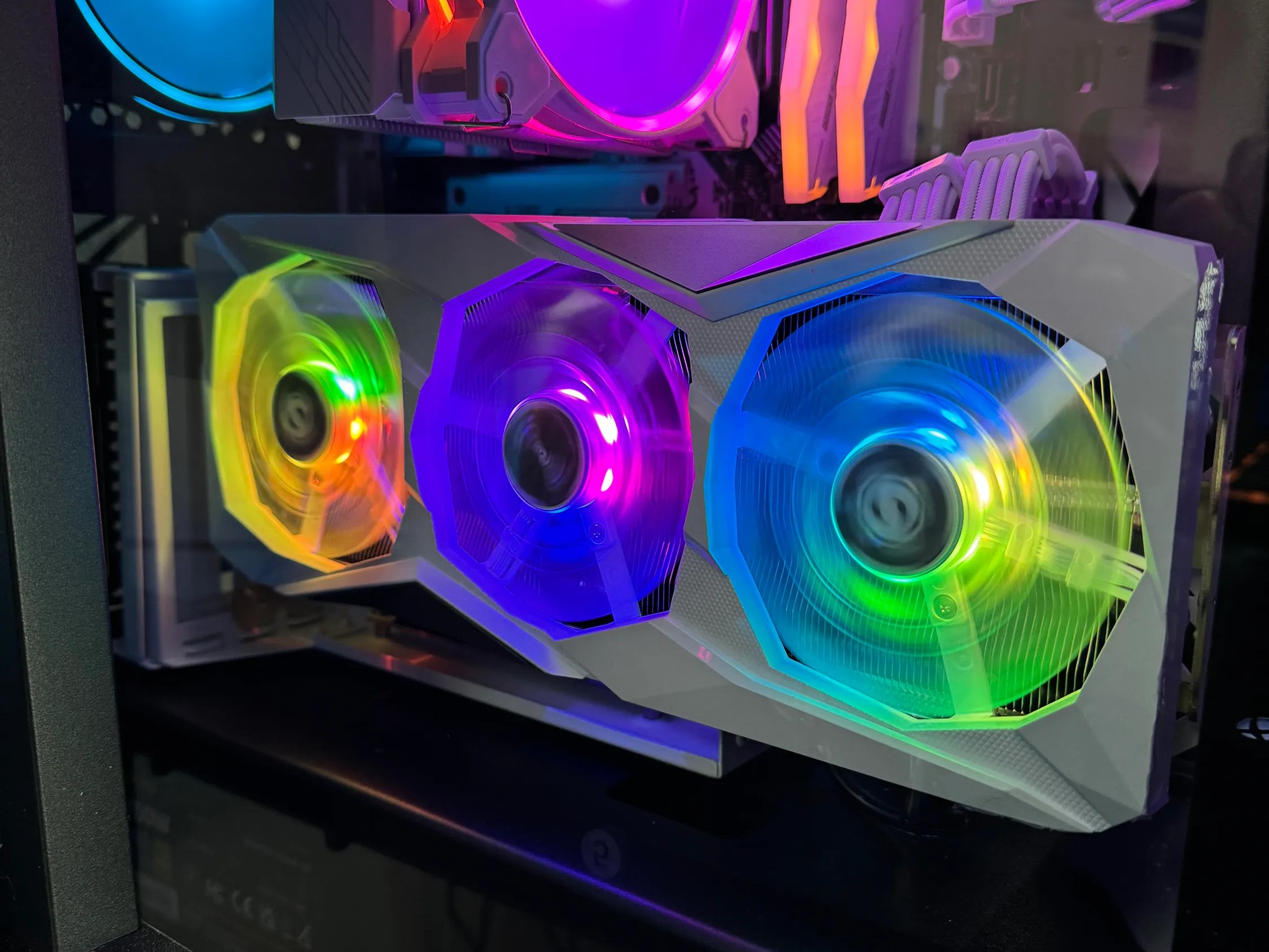 7900 GRE - Asrock Steel Legend - Triple RGB Fans - White