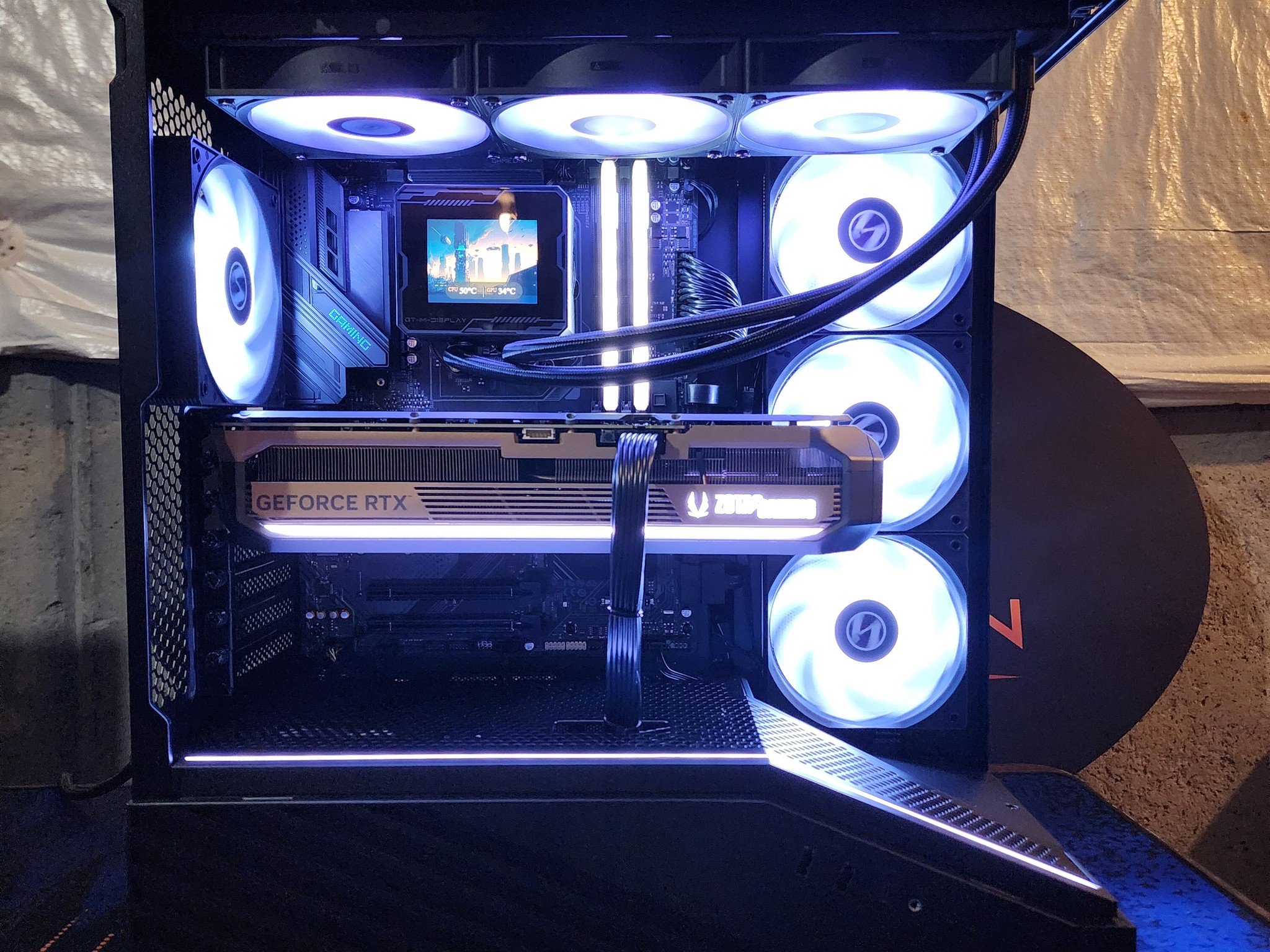 RTX 5080 / Ryzen 7 9850X3D / 32GB DDR5 RAM / 2TB NVMe