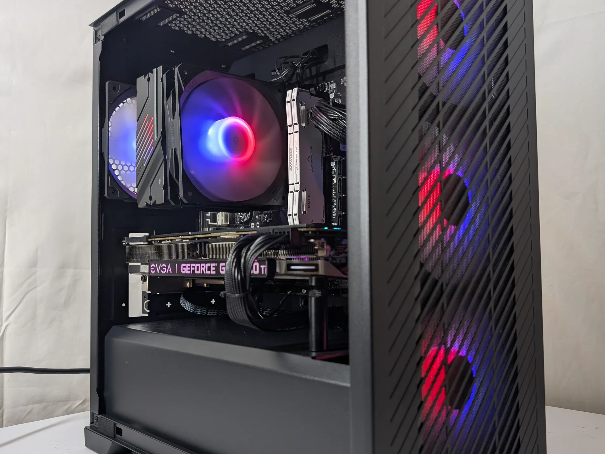 GTX 1080 TI 11GB | RYZEN 5 2600X | 16GB DDR4 | 500GB NVME | WIFI+BT