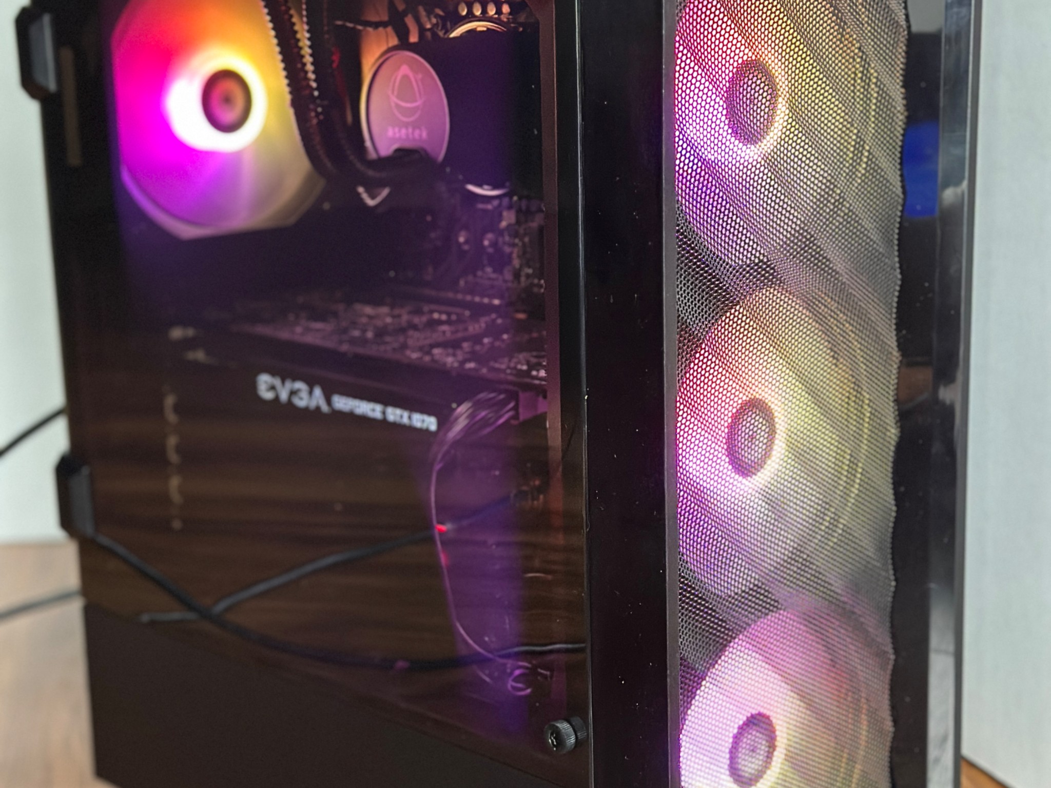 GTX 1070 | Core i7 7700 | 16GB DDR4 | 512GB SSD | Windows 11