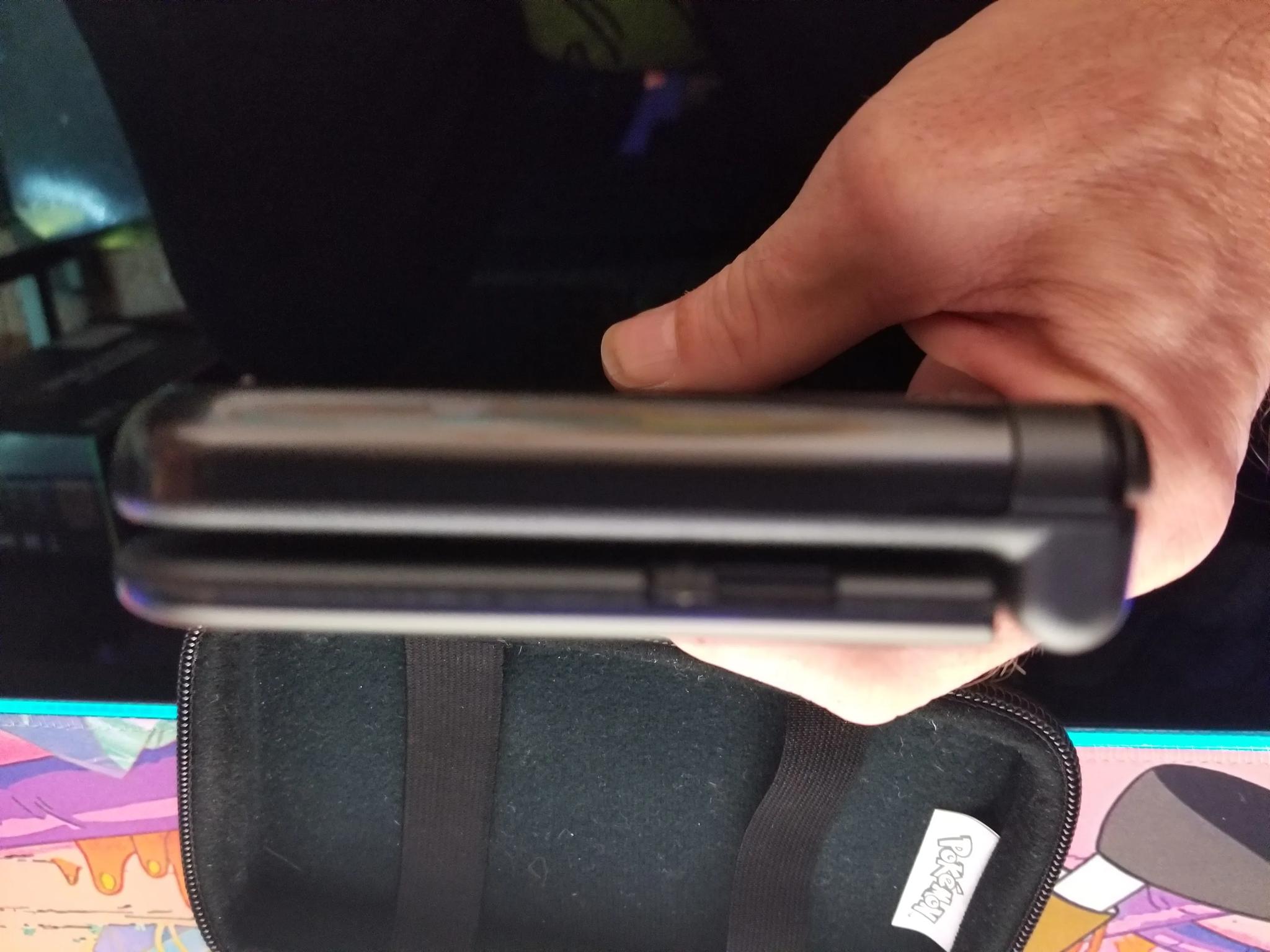 Fully Modded Nintendo New 3DS XL 4GB Handheld Gaming System W carrying case and 200 games installed.