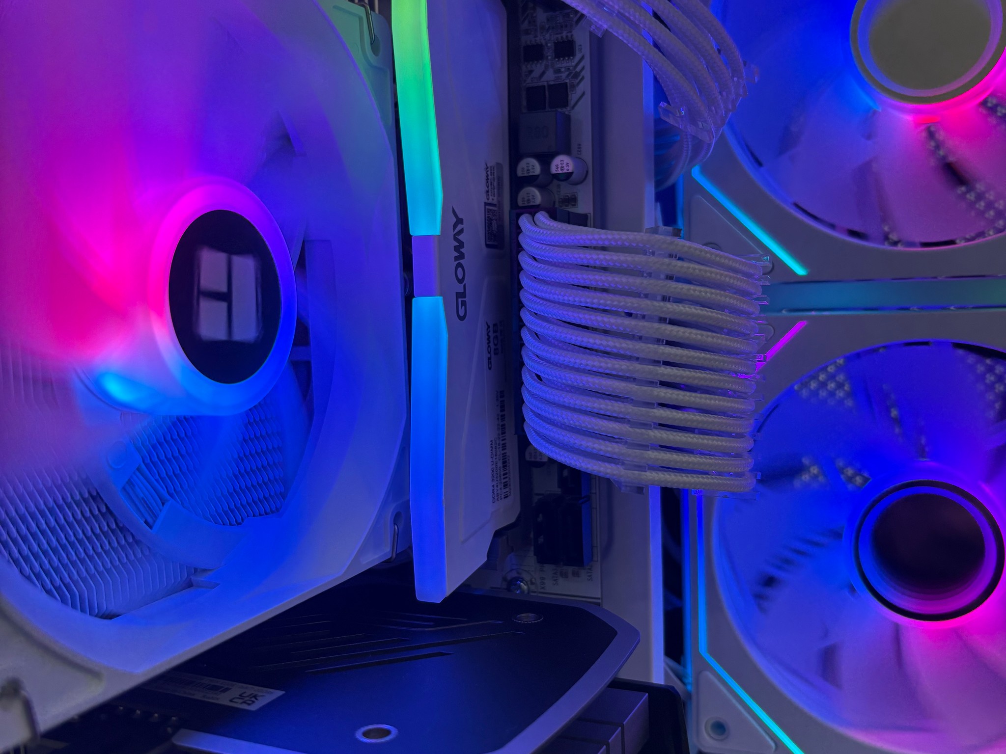 | Gaming PC | RTX 4060 | Intel Xeon E5-1650 V3 | 16 GB 3200 Mhz | 512GB Storage | ARGB |