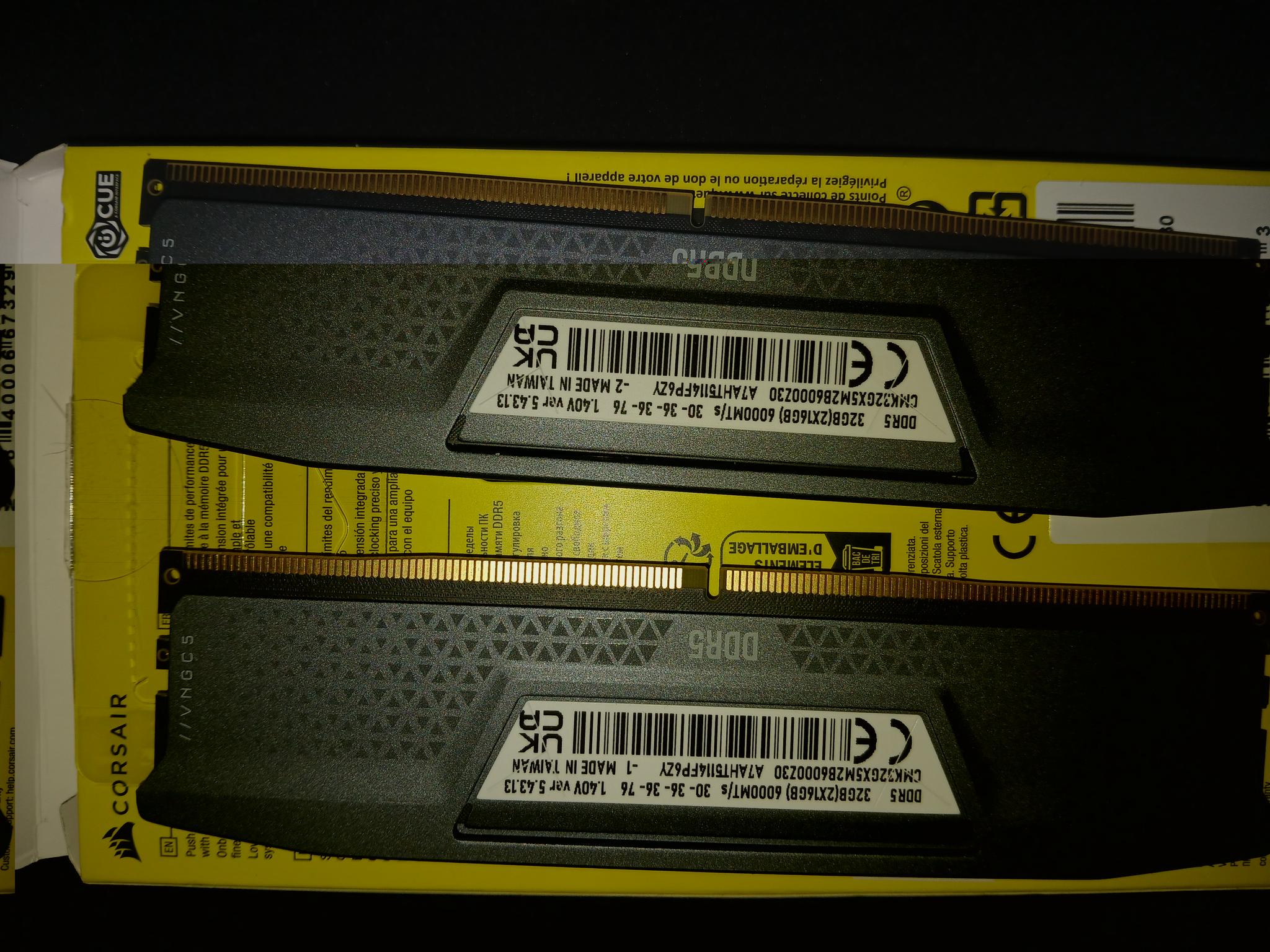 CORSAIR Vengeance 32GB (2 x 16GB) CL30 6000 CMK32GX5M2B6000Z30