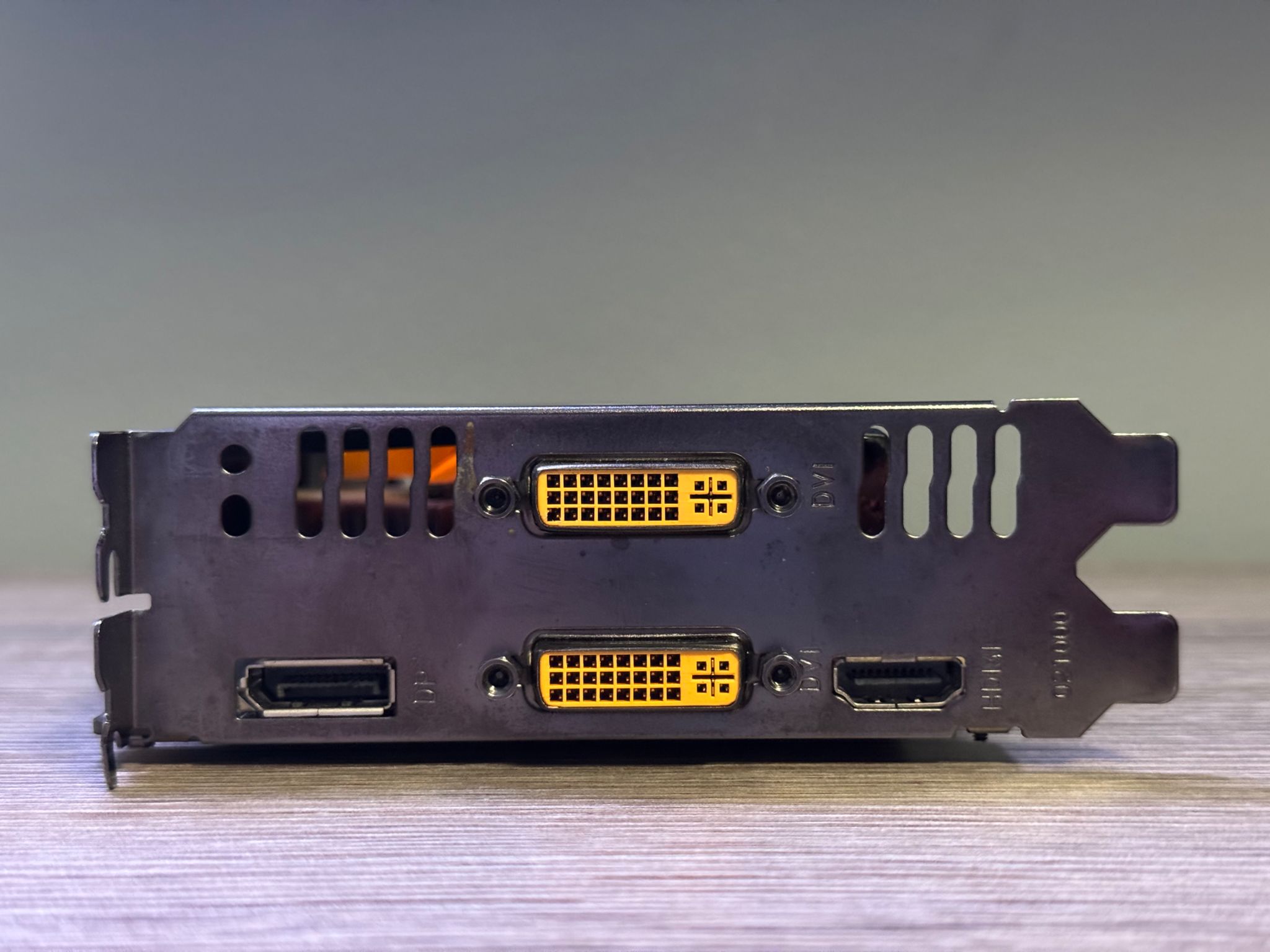 Zotac GTX460 AMP Edition 2GB!! DDR5 HDMI DVI & DP Works