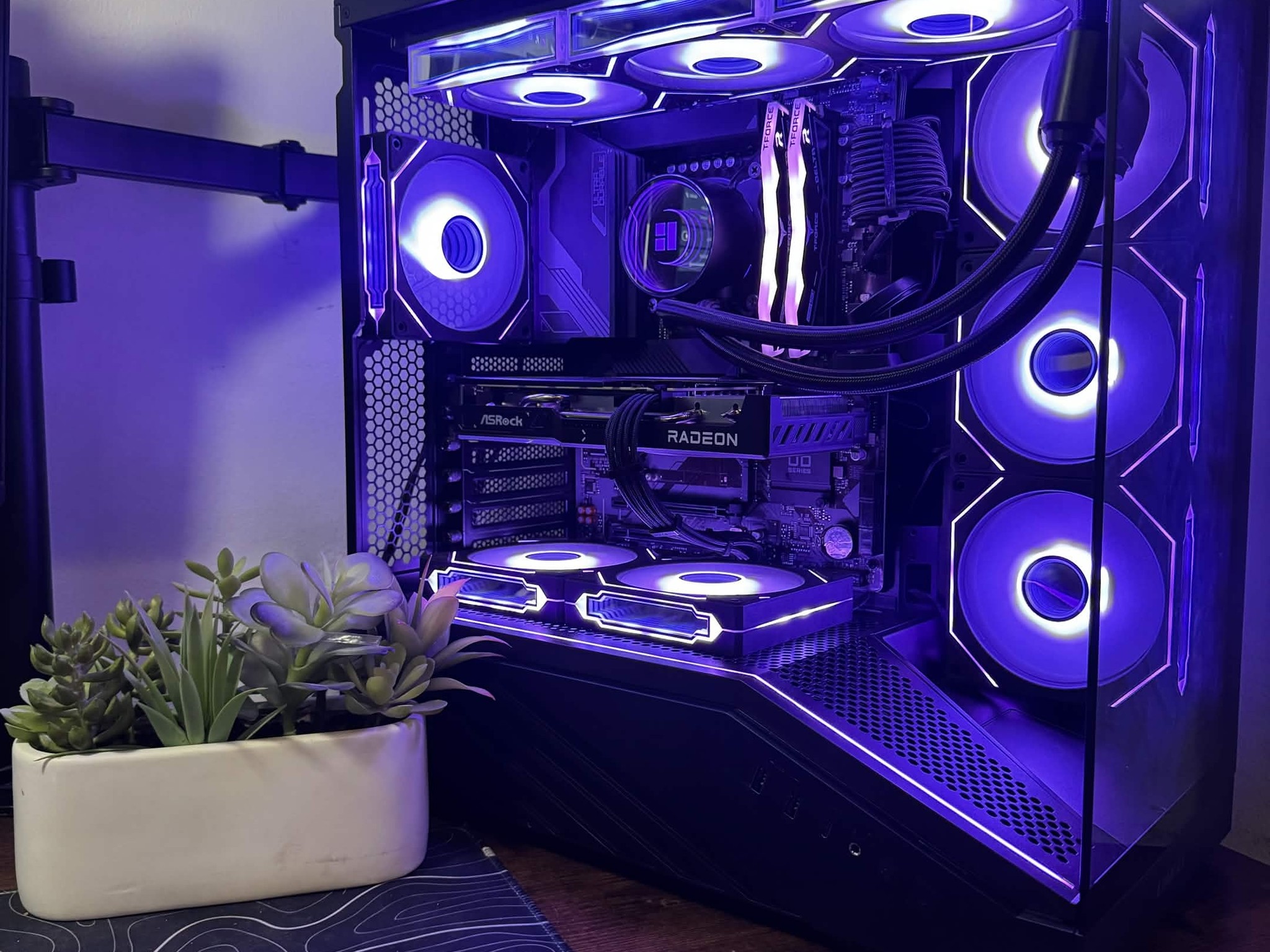 New Custom Showcase 14-Core Gaming PC - i5 14600KF | RX 9060 XT 16GB | 32GB 6400MHz DDR5