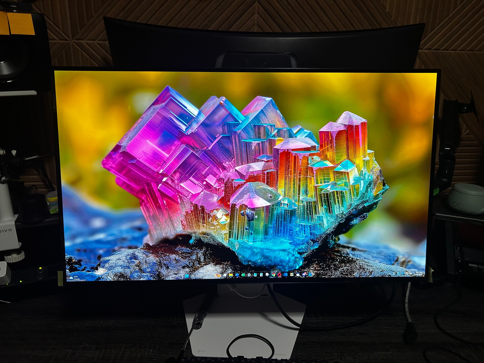(ALL WHITE) LG UltraGear  32” OLED (480hz) 4K Black Friday Price (Screen Prot. film Only 27hrs Used)