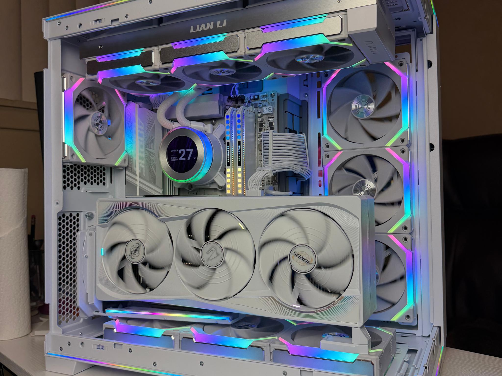 New! Gaming PC - Nvidia Aorus Master 5090 - Ryzen 7 9800x3d - 64 Gb RAM DDR5 - 2TB SSD