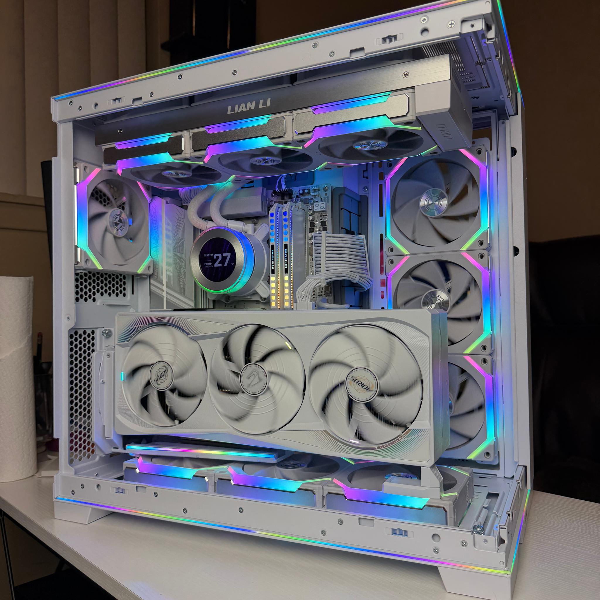 New! Gaming PC - Nvidia Aorus Master 5090 - Ryzen 7 9800x3d - 64 Gb RAM DDR5 - 2TB SSD