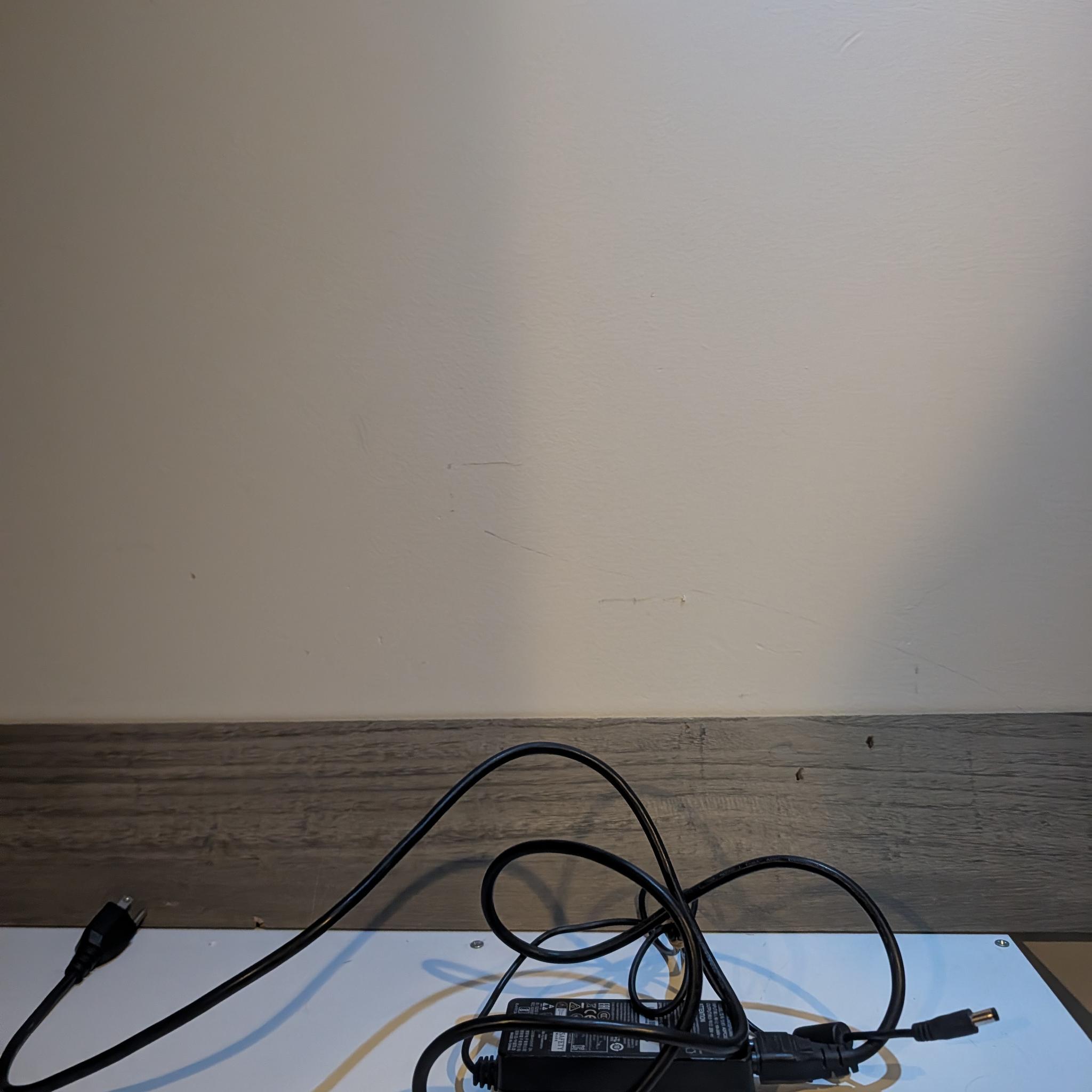 HP Pavilion 27xw Monitor With CABLE