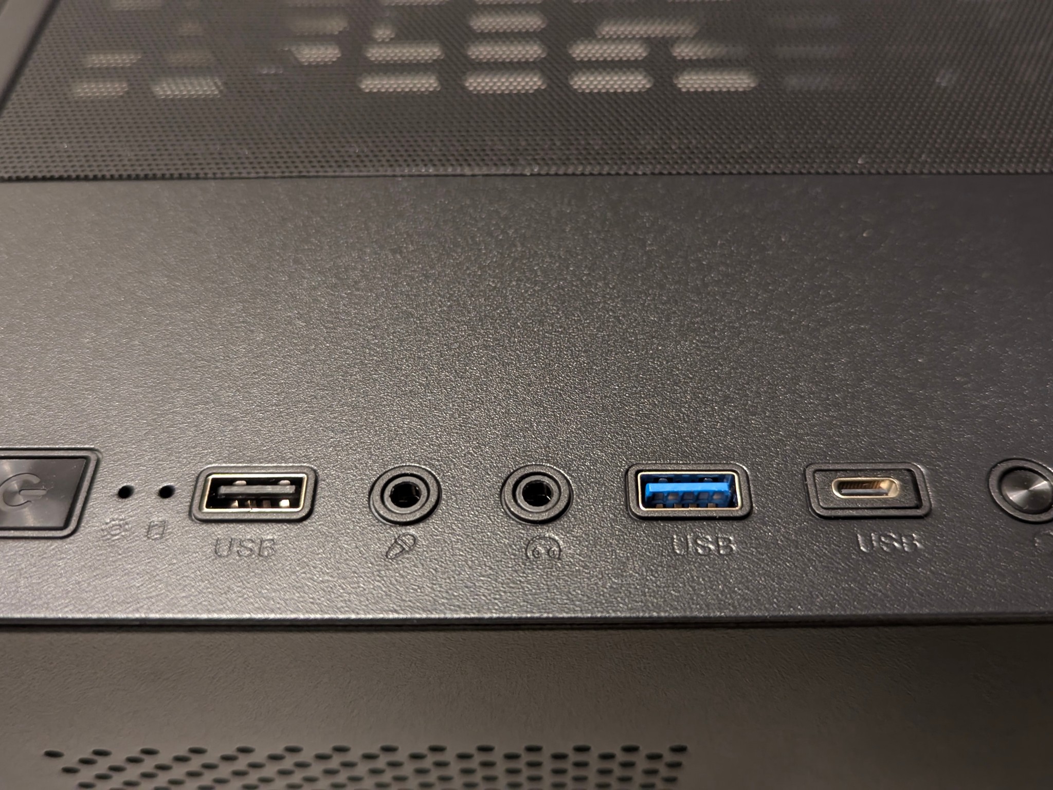 🔥Solid Gaming PC🔥 |3070 8GB |Ryzen 7 3700X| 32GB RAM | 1TB SSD | Wi-Fi | Win 11 Pro |