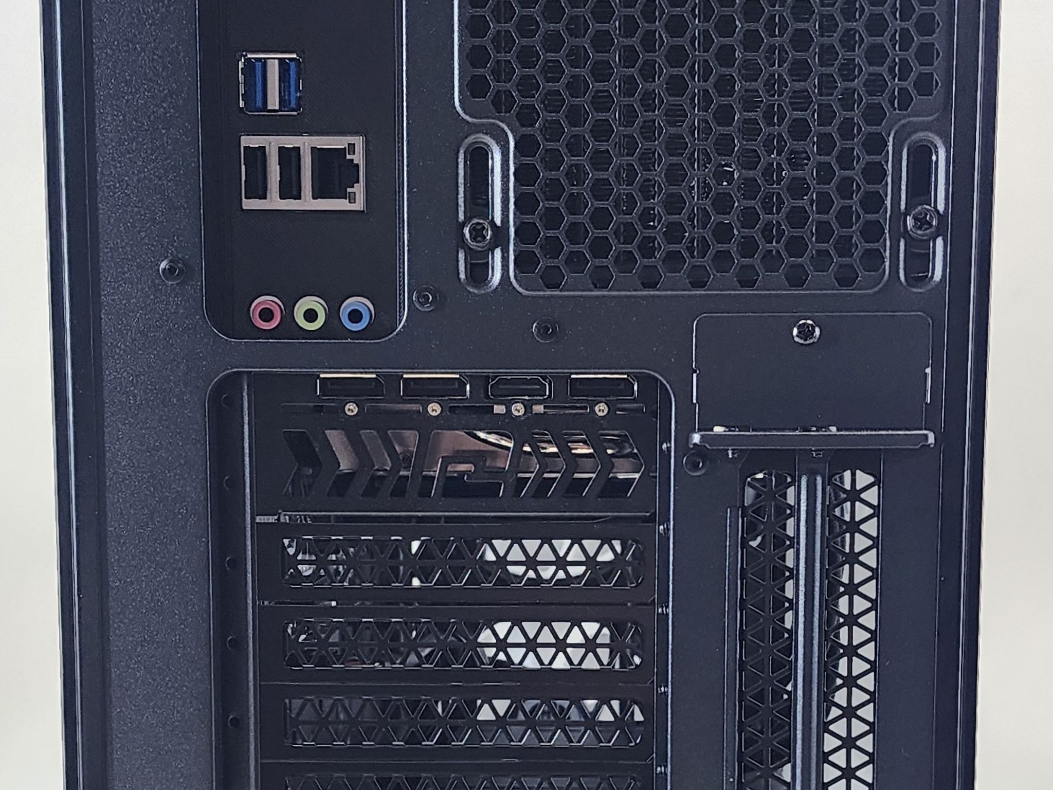 Gaming PC i3-14100F 8GB RAM 500GB SSD RX 6600 XT 8GB Windows 11