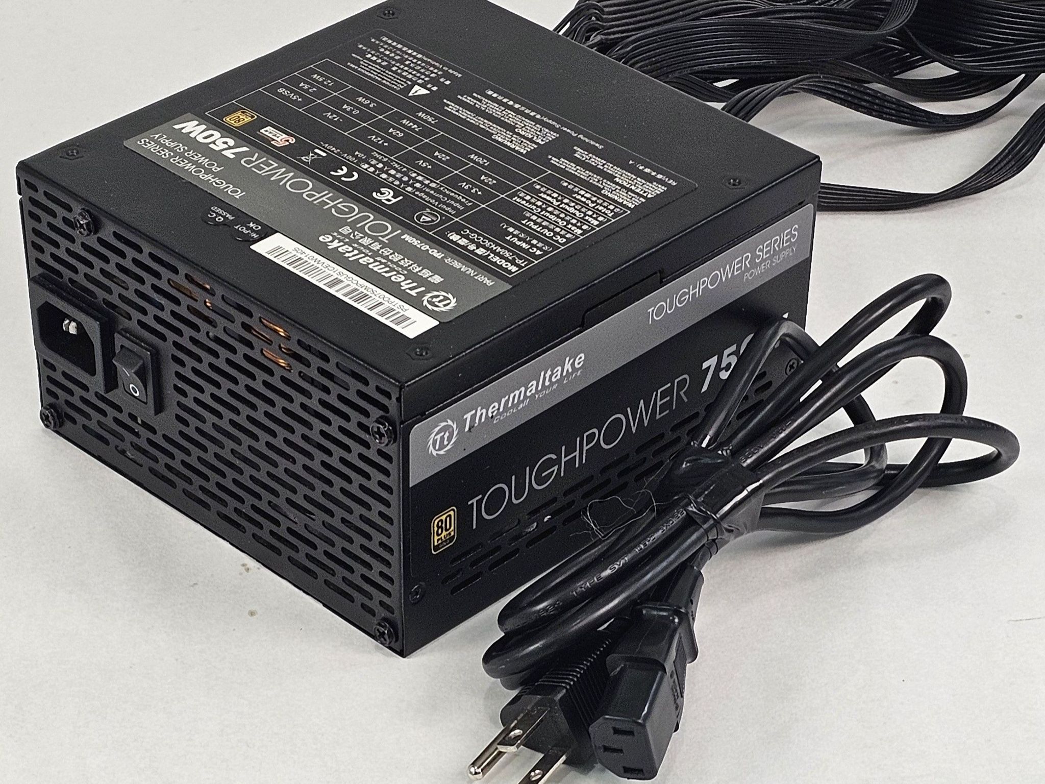 750 Watt PSU Thermaltake Toughpower Power Supply