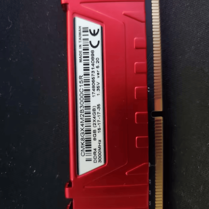 Corsair Vengeance 8 GB (2 x 4 GB) DDR4-3000Mhz Ram/Memory