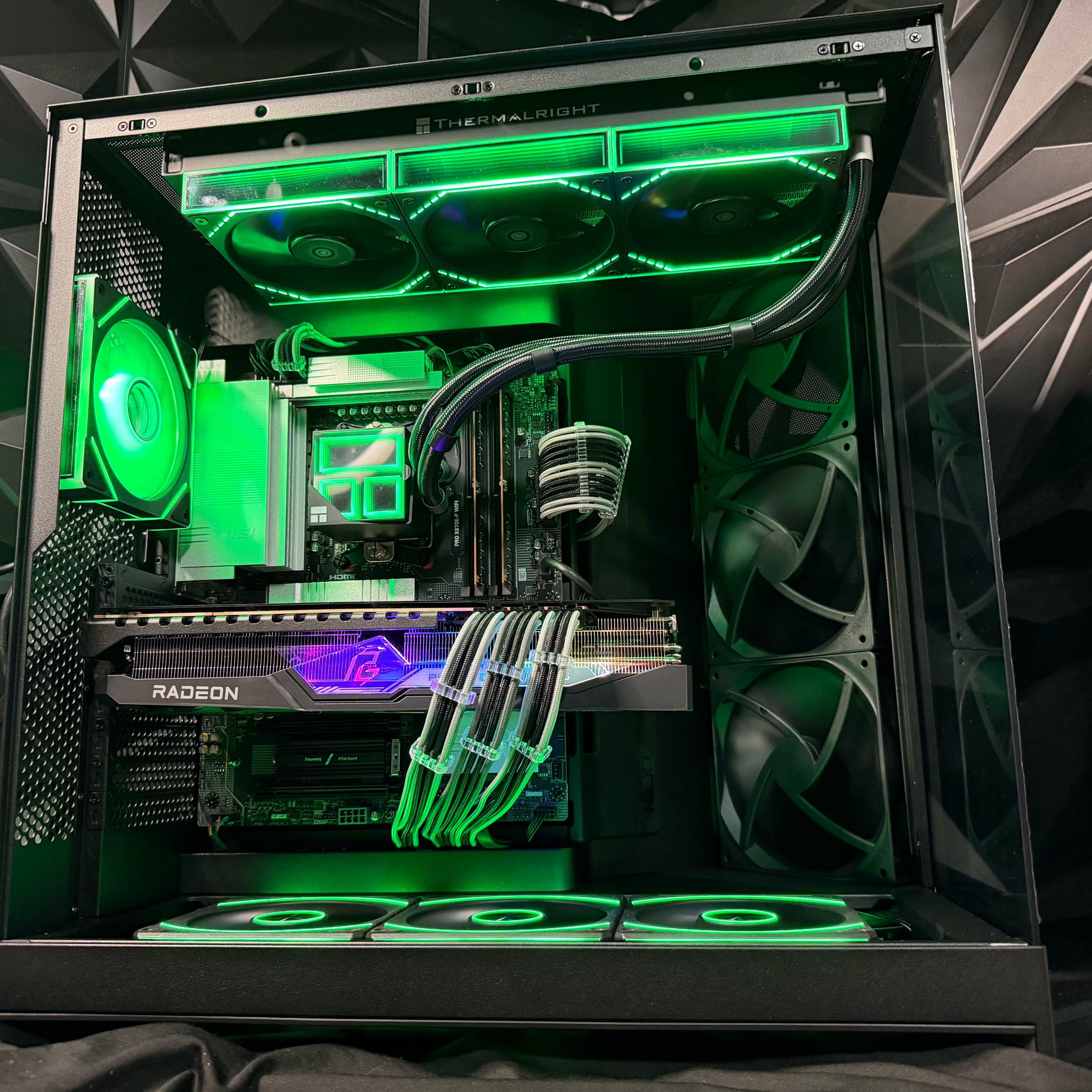 🌌⚡ NEON FLOW ⚡🌌Ryzen 9 9900X| RX 7900 XTX 24 GB | 64 GB DDR5| 4 TB NVMe| 1000W PSU