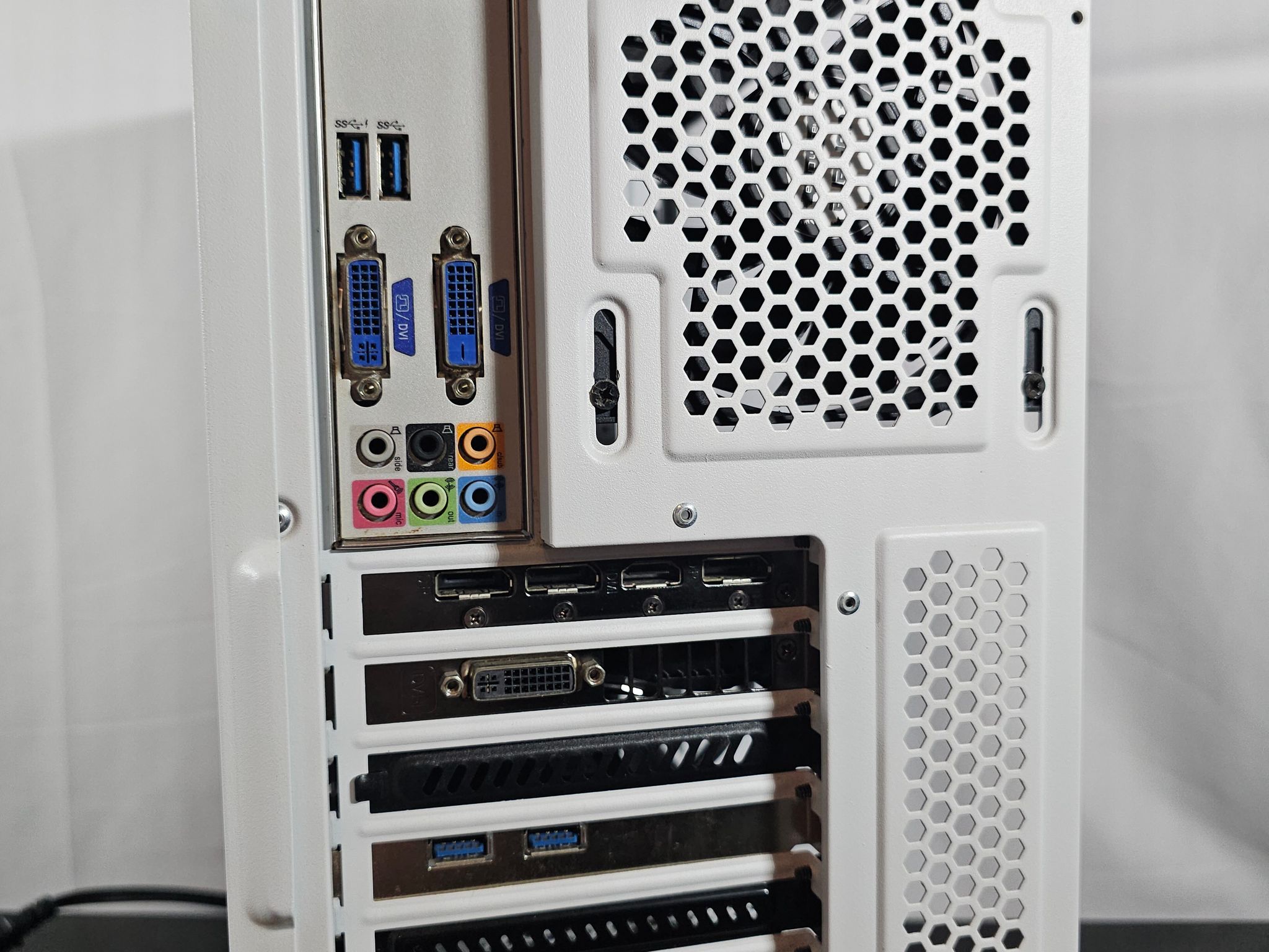Entry 1080p / GTX 980-ti 6GB / i7 4770 / 32GB DDR3 / 512GB SSD