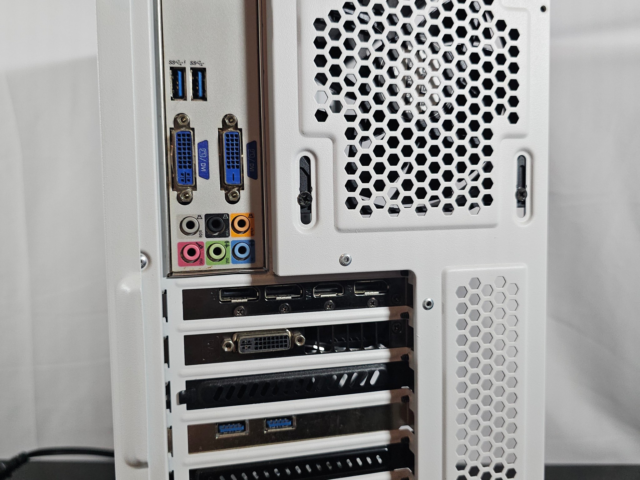 Entry 1080p / GTX 980-ti 6GB / i7 4770 / 32GB DDR3 / 512GB SSD