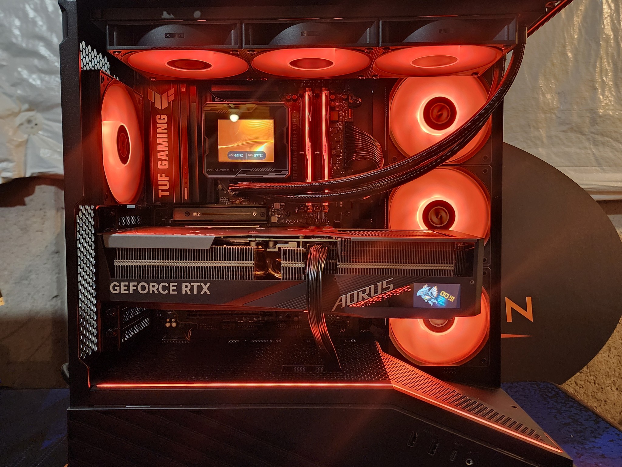 RTX 4080 / Ryzen 7 7800X3D / 32GB DDR5 RAM / 2TB NVMe