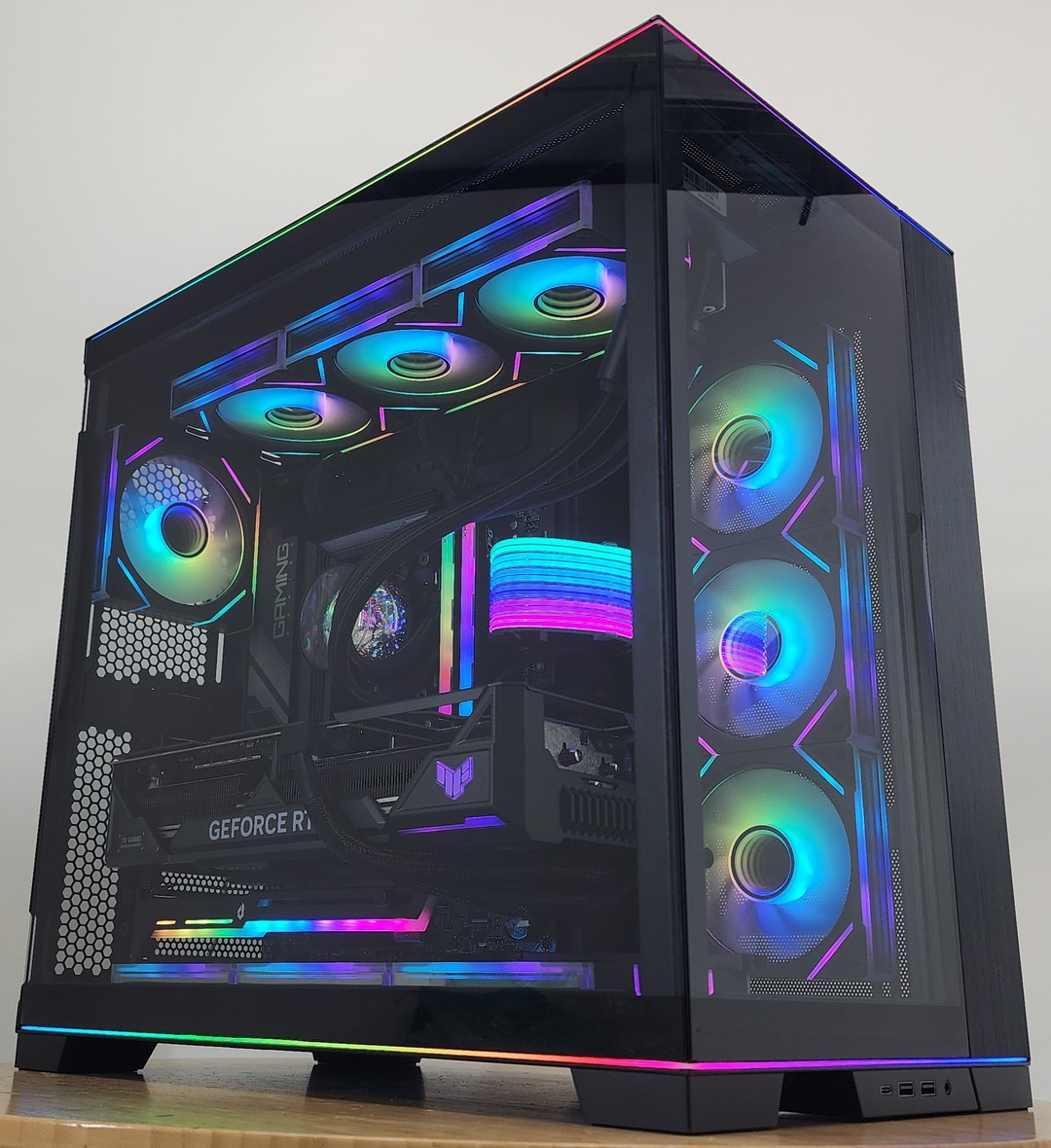 Gaming PC Ryzen 7 9800X3D 32GB RAM 2TB SSD RTX 4080 16GB Windows