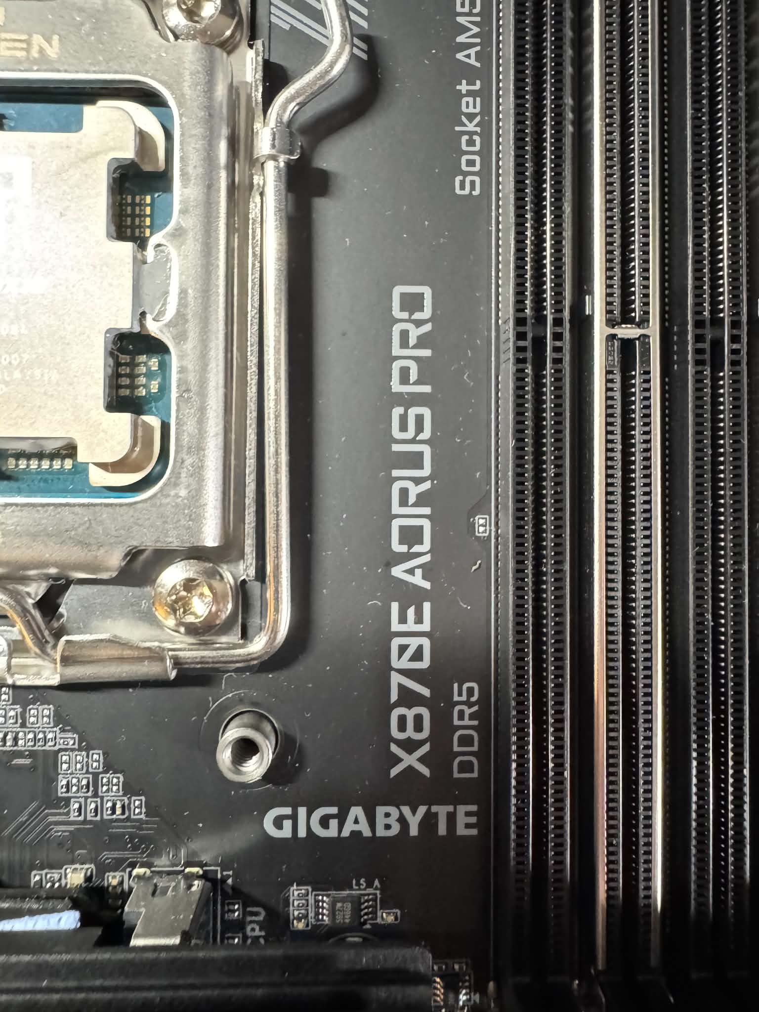 Ryzen 7 9800X3D AM5 CPU + Aorus X870E PRO AM5 Motherboard
