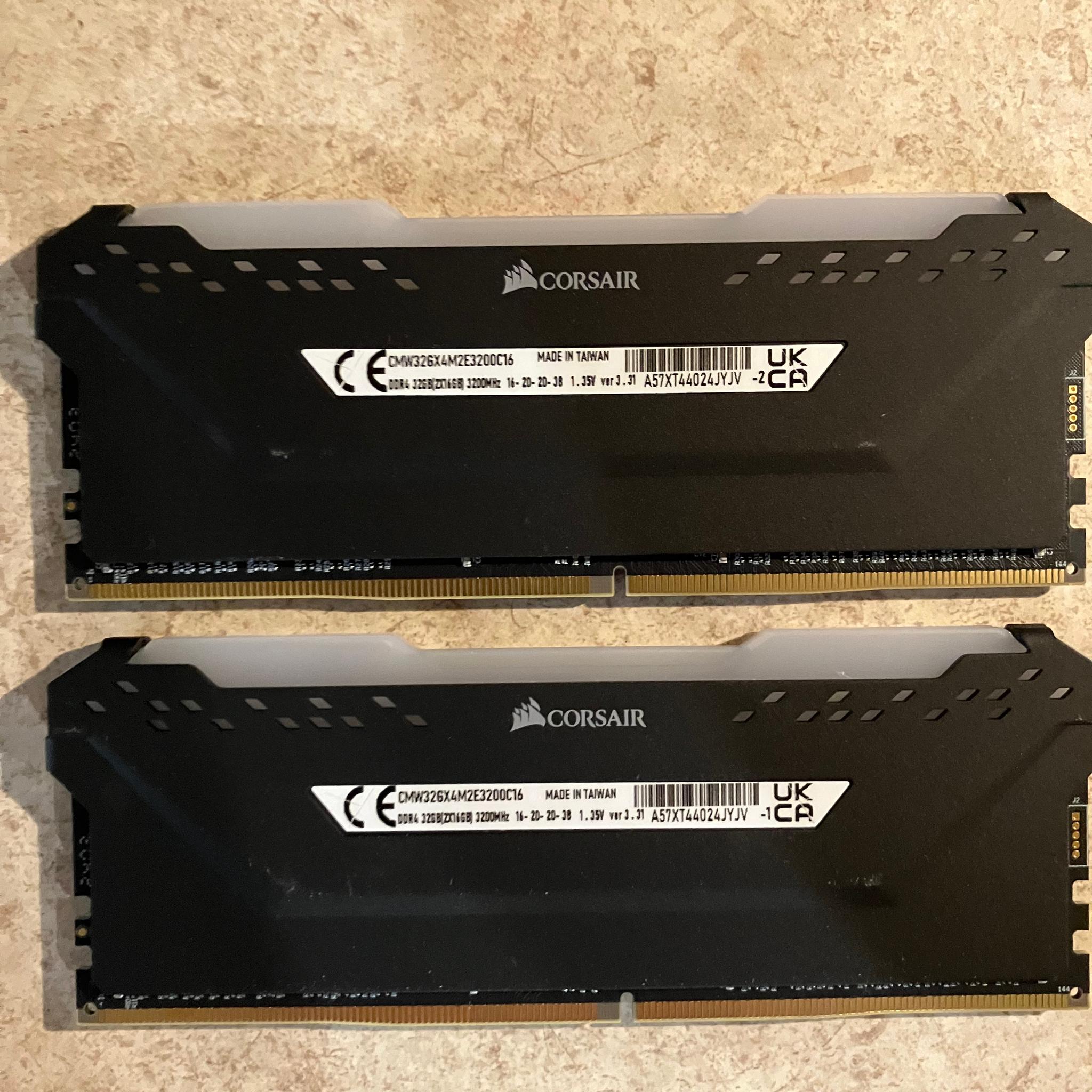 Corsair Vengeance RGB PRO 32GB DDR4 (2x16GB) | Jawa