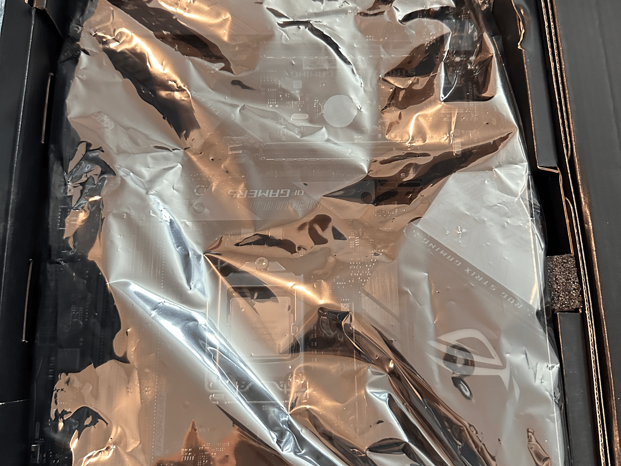 ASUS ROG STRIX Z390-e gaming motherboard with intel i9-9900k cpu installed