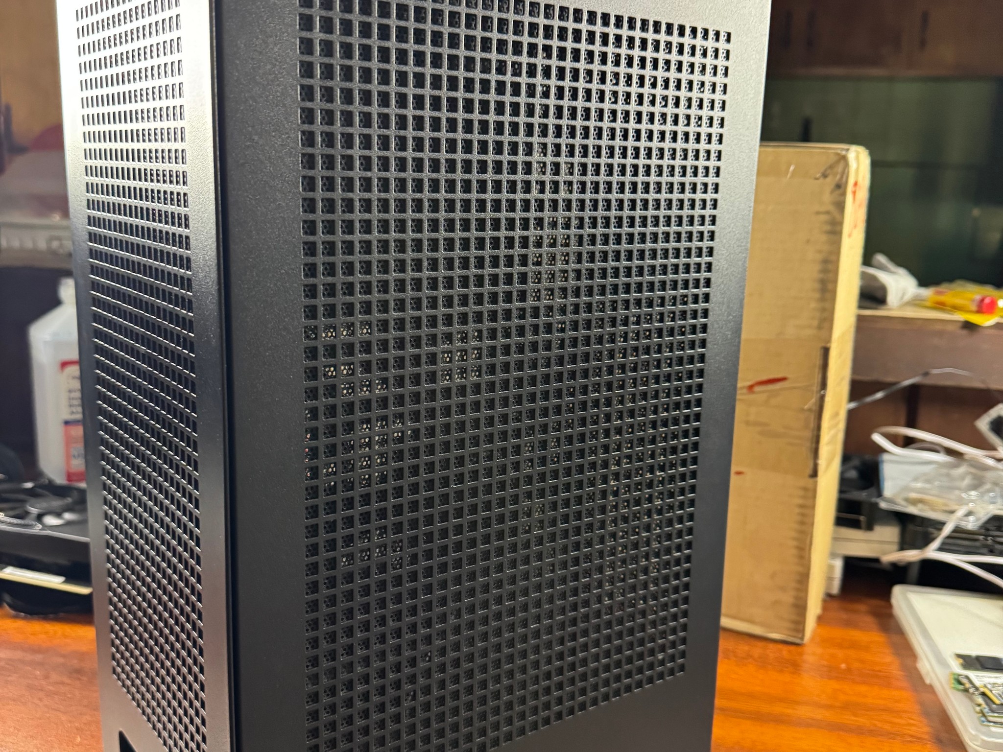 HYTE REVOLT 3 + 700W 80+ Platnium PSU