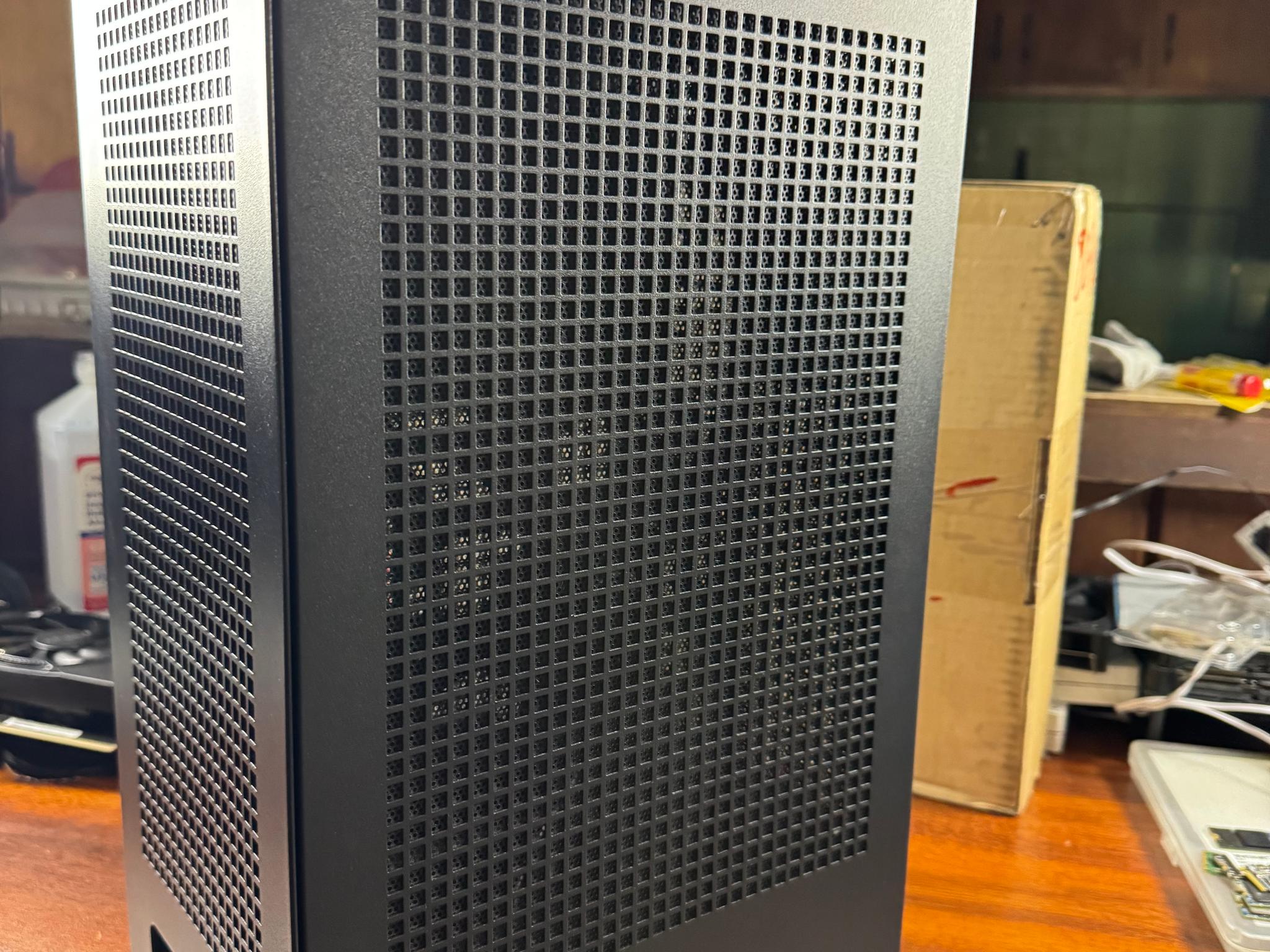 HYTE Revolt 3 (Black - Mesh) - Image 5