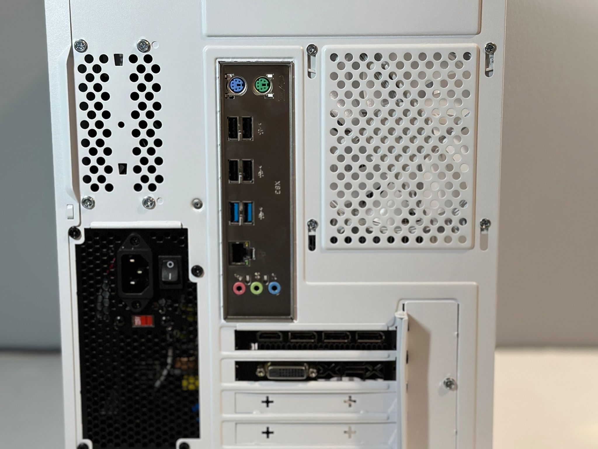 ⚪️🐼|RX 580, Intel Xeon powered, 16gb Ram, 512gb SSD WiFi Equipped Gaming PC
