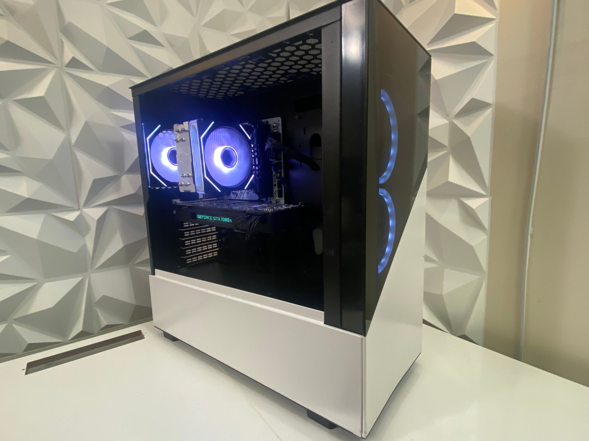 🎅🎅 White Elite Build – Ryzen 5 3600 + GTX 1080 Ti 11GB | 1080p/1440p High FPS Ready