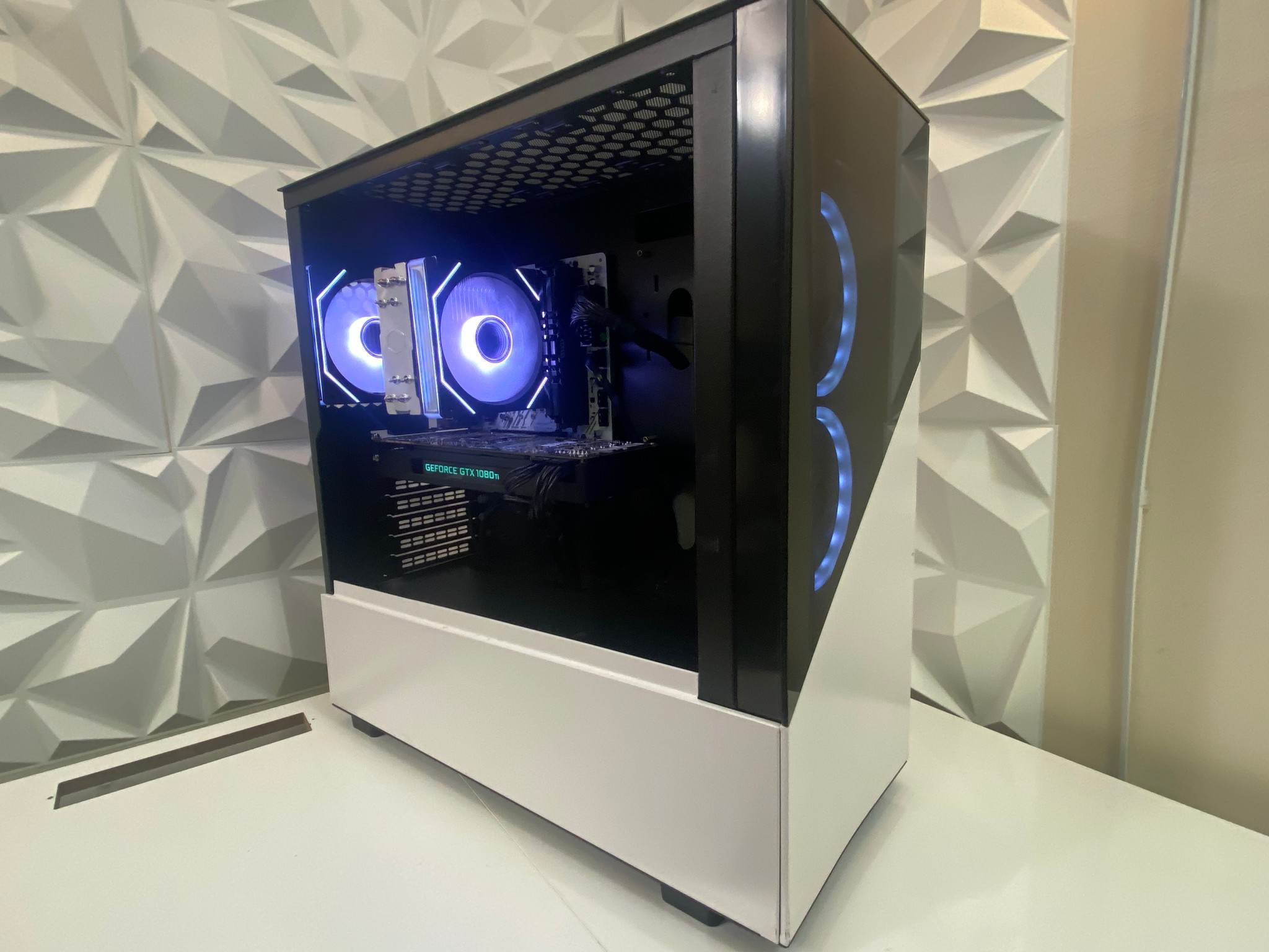 🎅🎅 White Elite Build – Ryzen 5 3600 + GTX 1080 Ti 11GB | 1080p/1440p High FPS Ready