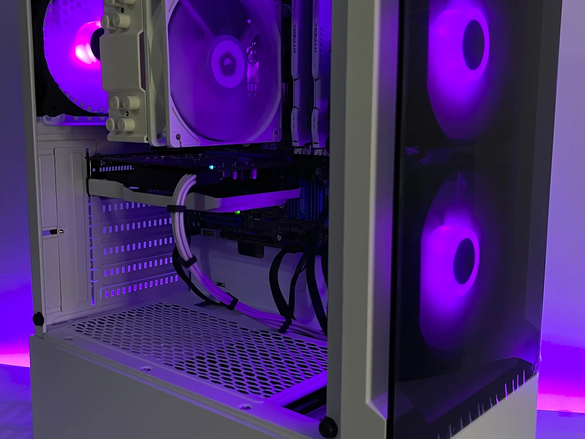White RGB i7 Gaming PC (E3-1230 v2, 16GB RAM, RX 560, 256GB SSD/1TB HDD