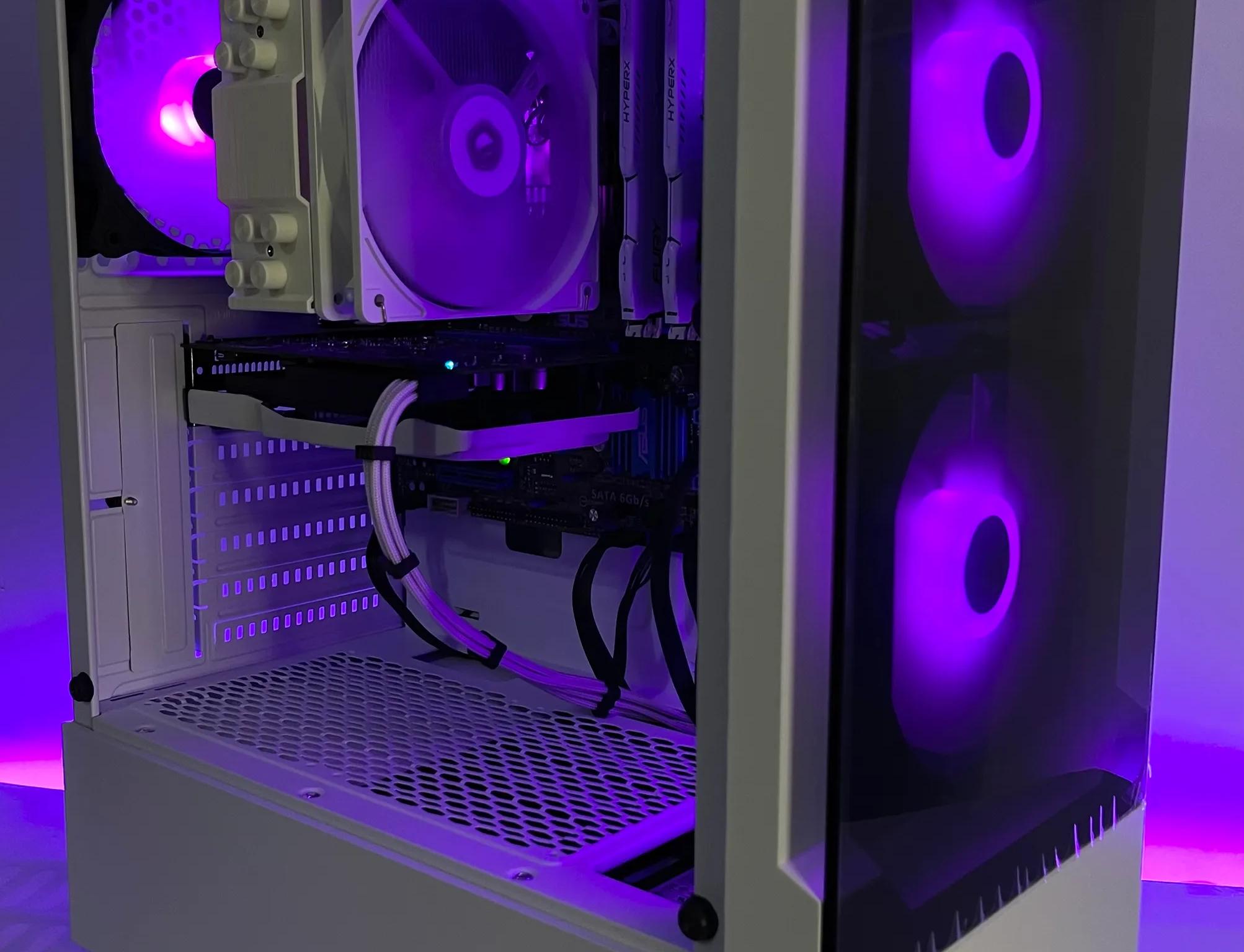 White RGB i7 Gaming PC (E3-1230 v2, 16GB RAM, RX 560, 256GB SSD/1TB HDD