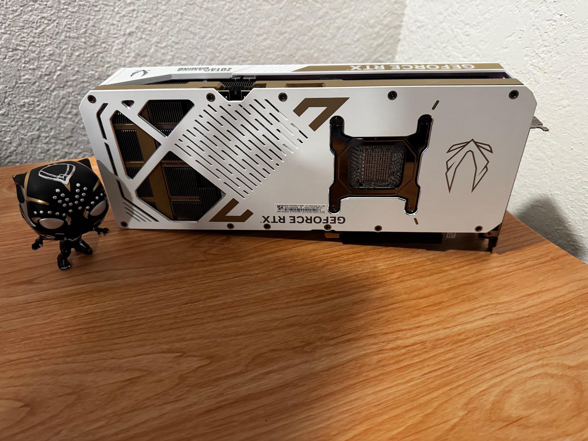 ZOTAC GAMING GeForce RTX 5090 SOLID OC White Edition