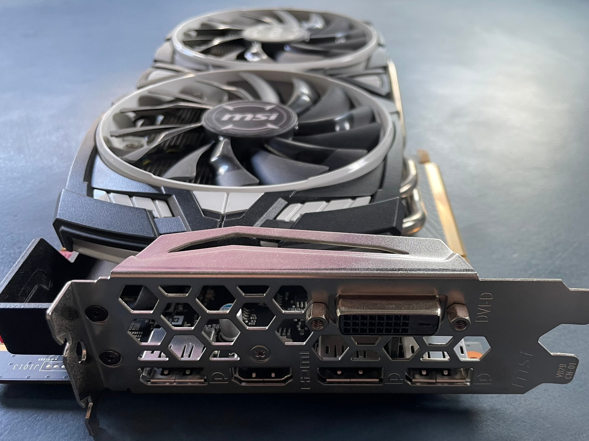 MSi GeForce GTX 1080 Armor 8G OC | Jawa