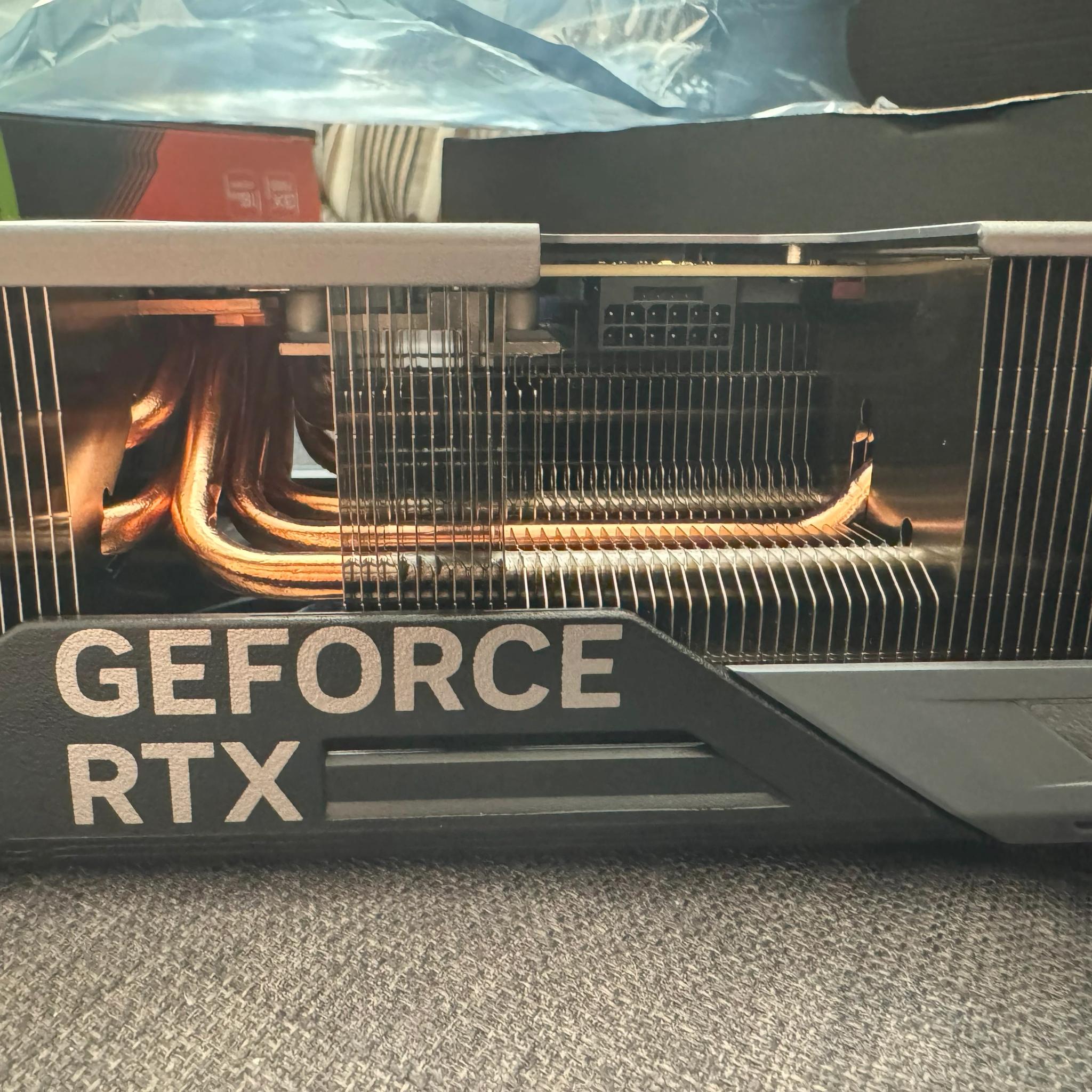 GIGABYTE - NVIDIA GeForce RTX 4080 SUPER Gaming OC 16GB GDDR6X PCI Express 4.0 Graphics Card - Black