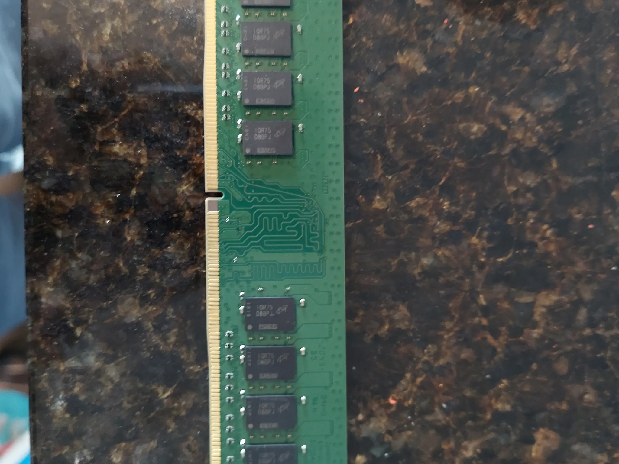 16 gb crucial ddr 4 2400mhz