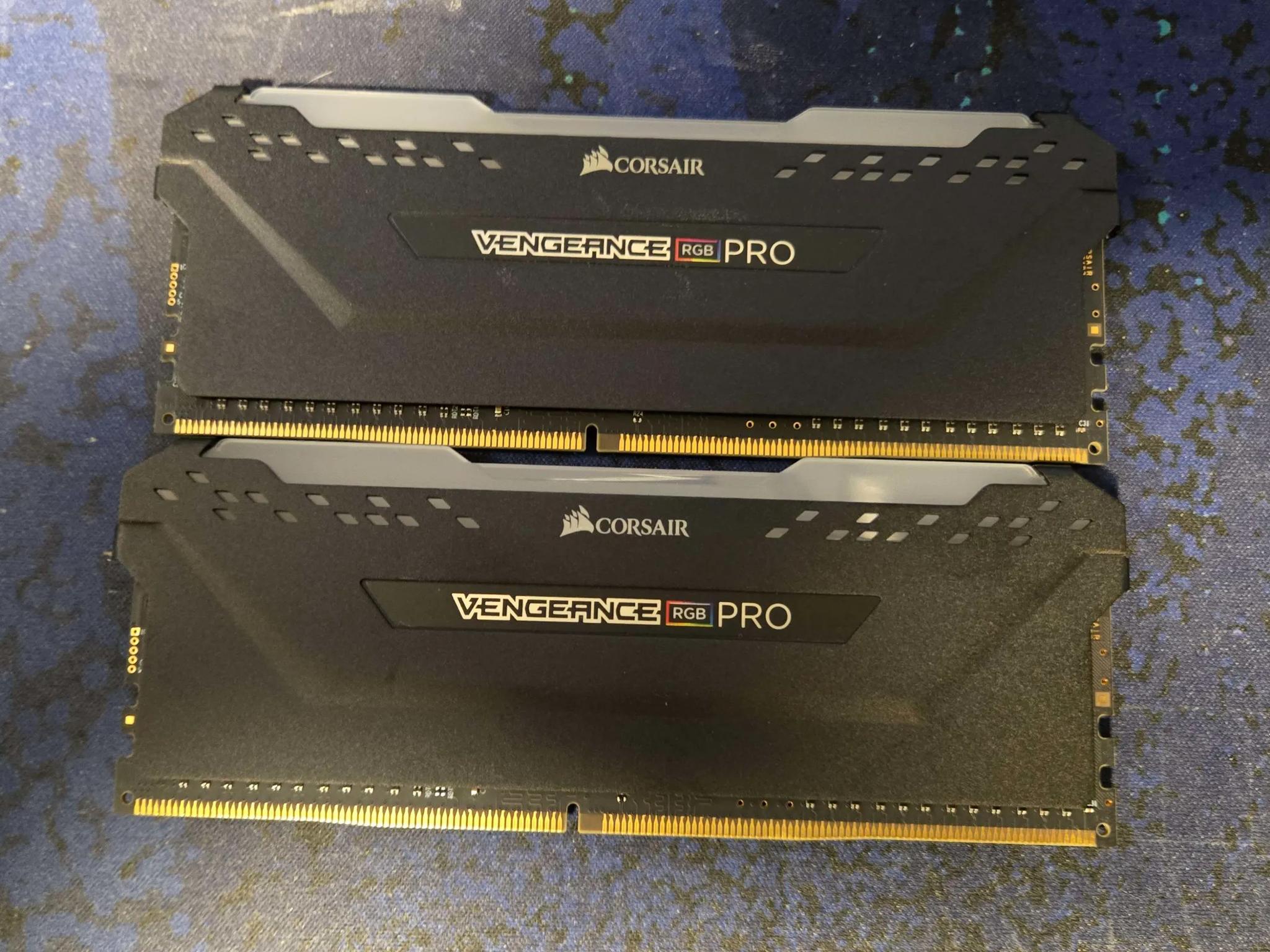 CORSAIR VENGEANCE RGB PRO DDR4 RAM 16GB (2x8GB) 3600MHz CL18