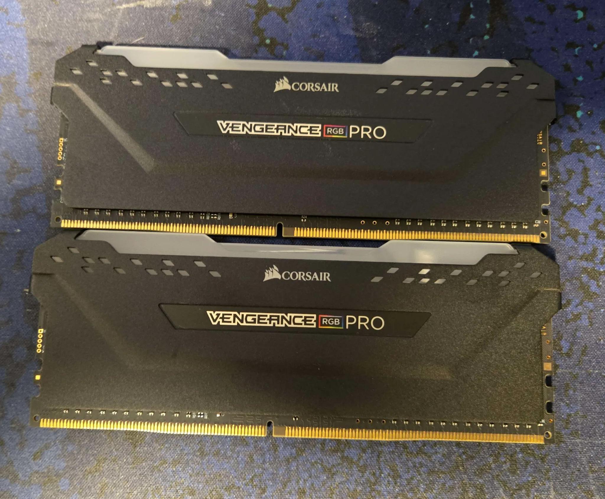 CORSAIR VENGEANCE RGB PRO DDR4 RAM 16GB (2x8GB) 3600MHz CL18