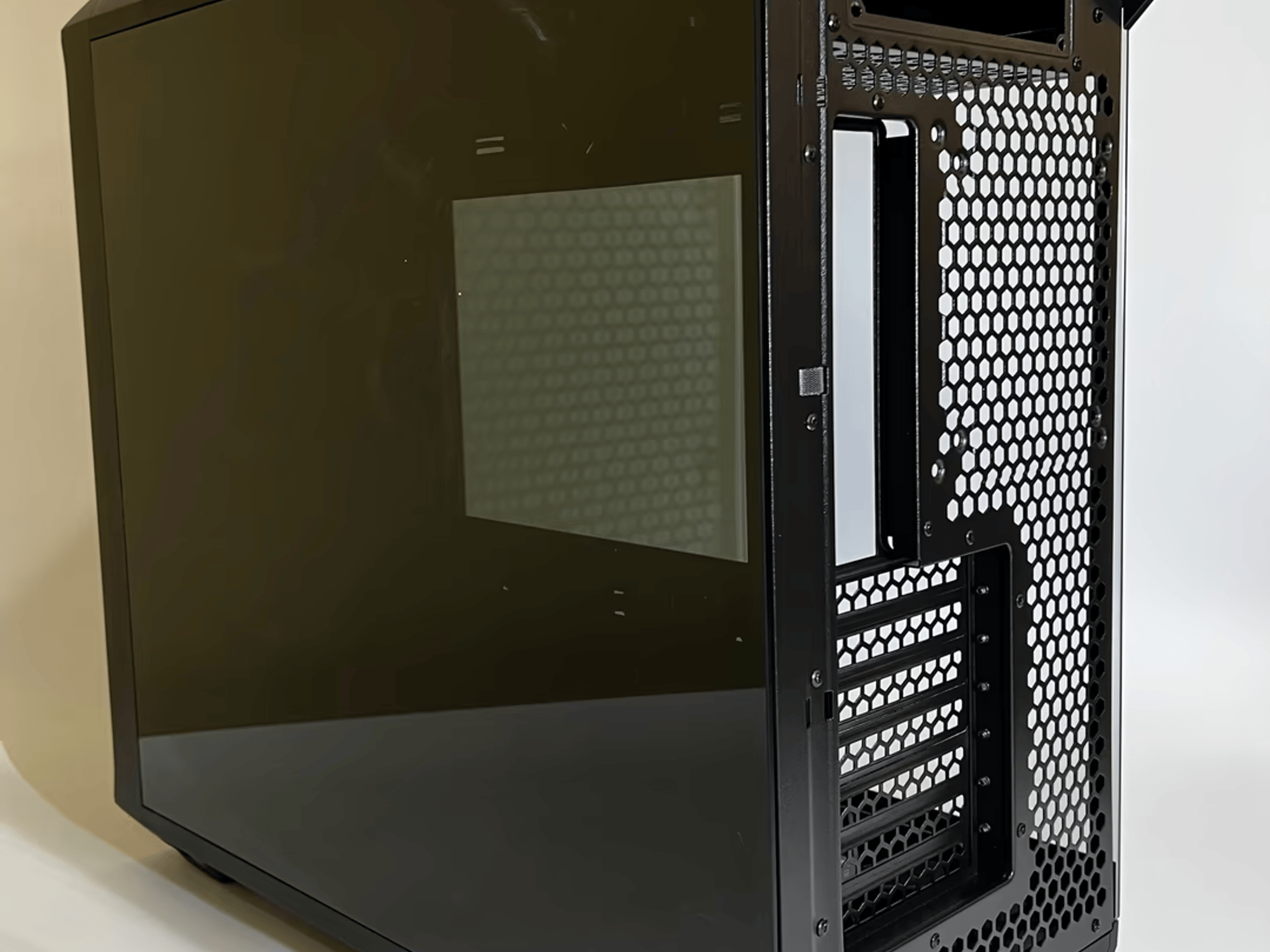 Fractal Design Torrent Black E-ATX Dark Tempered Glass Window High-Airflow Mid Tower Computer Case